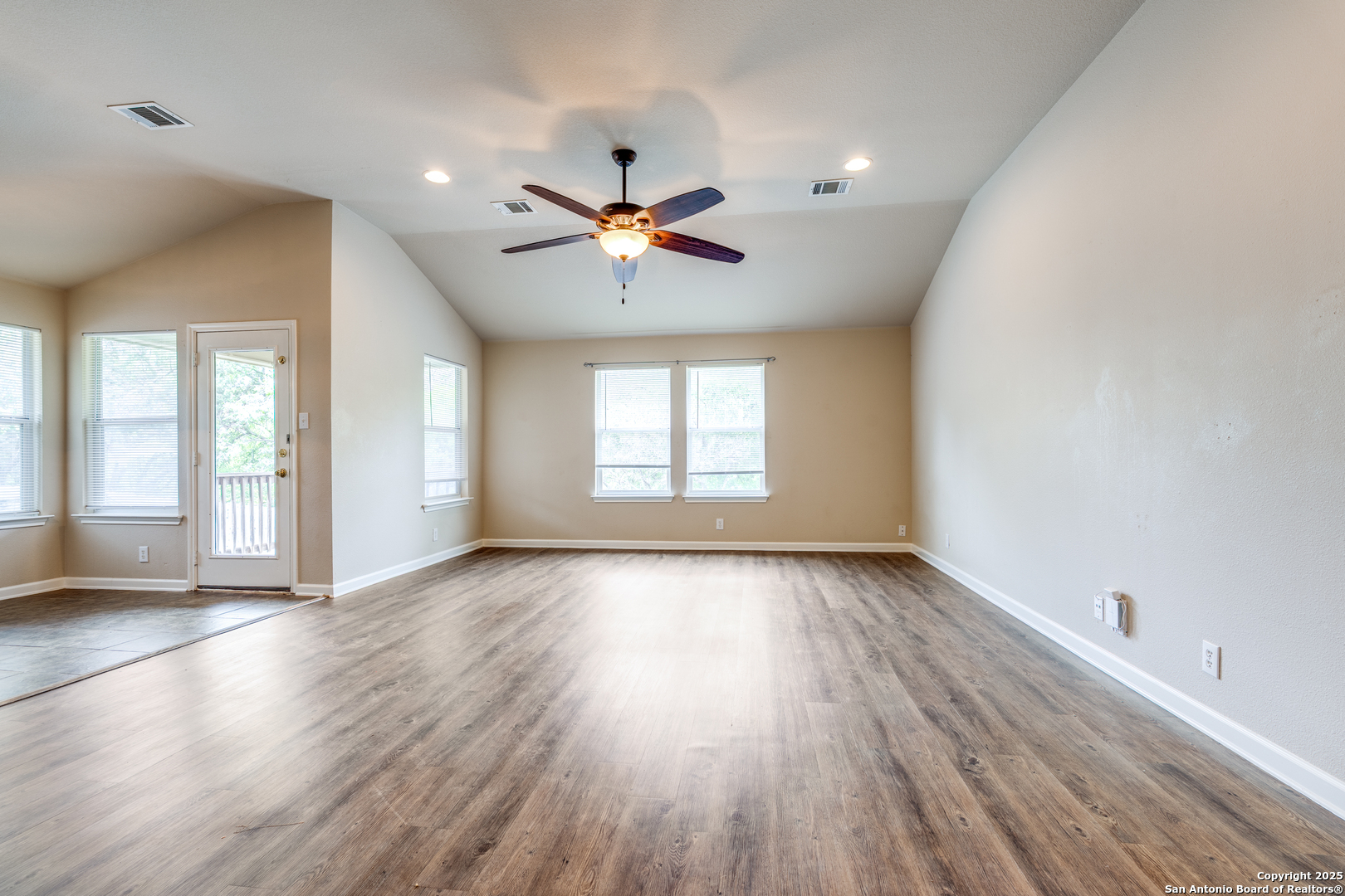 8811 REDBUD WOODS