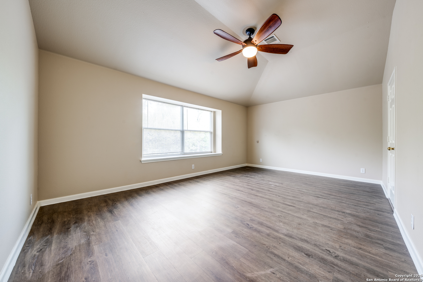 8811 REDBUD WOODS
