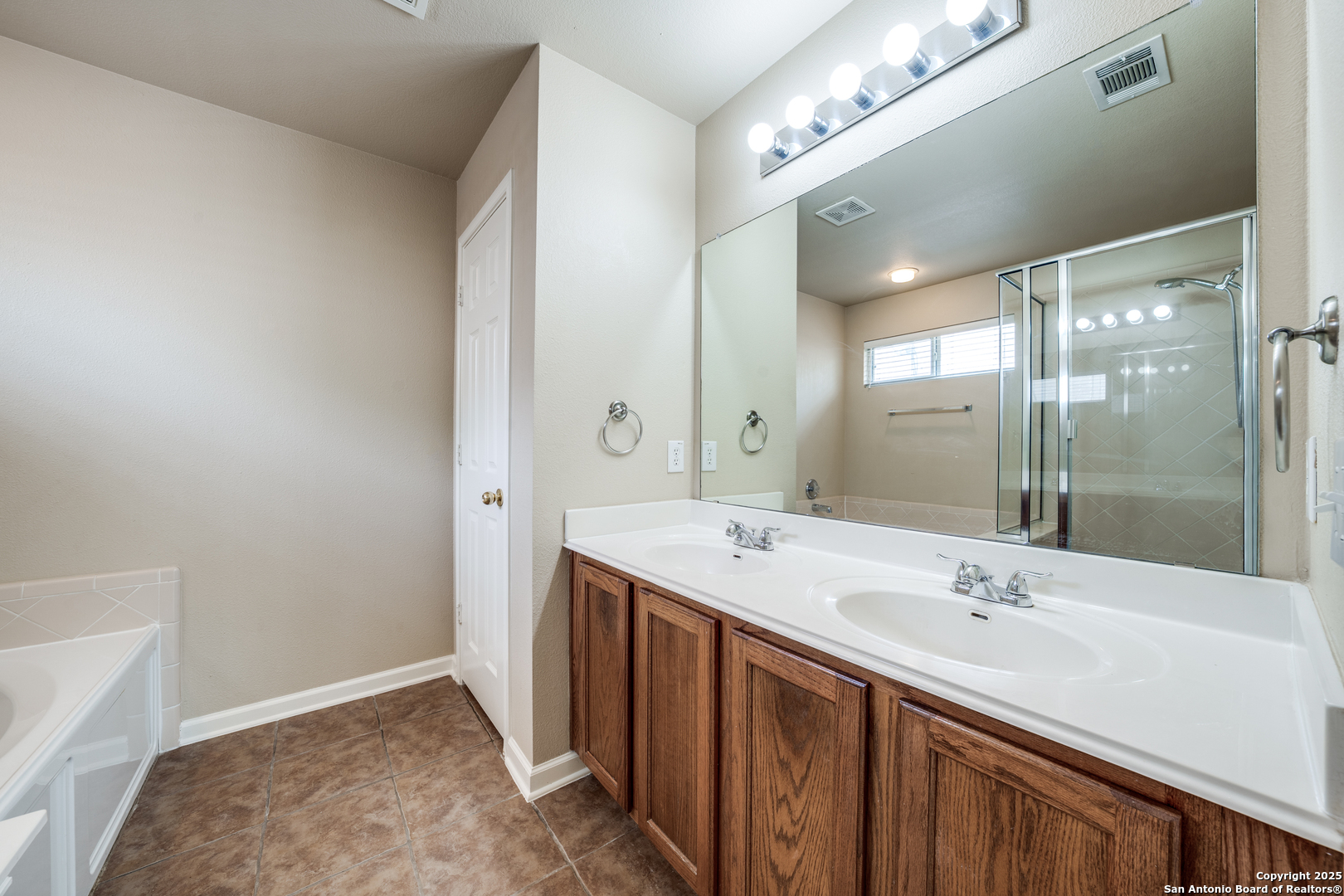 8811 REDBUD WOODS