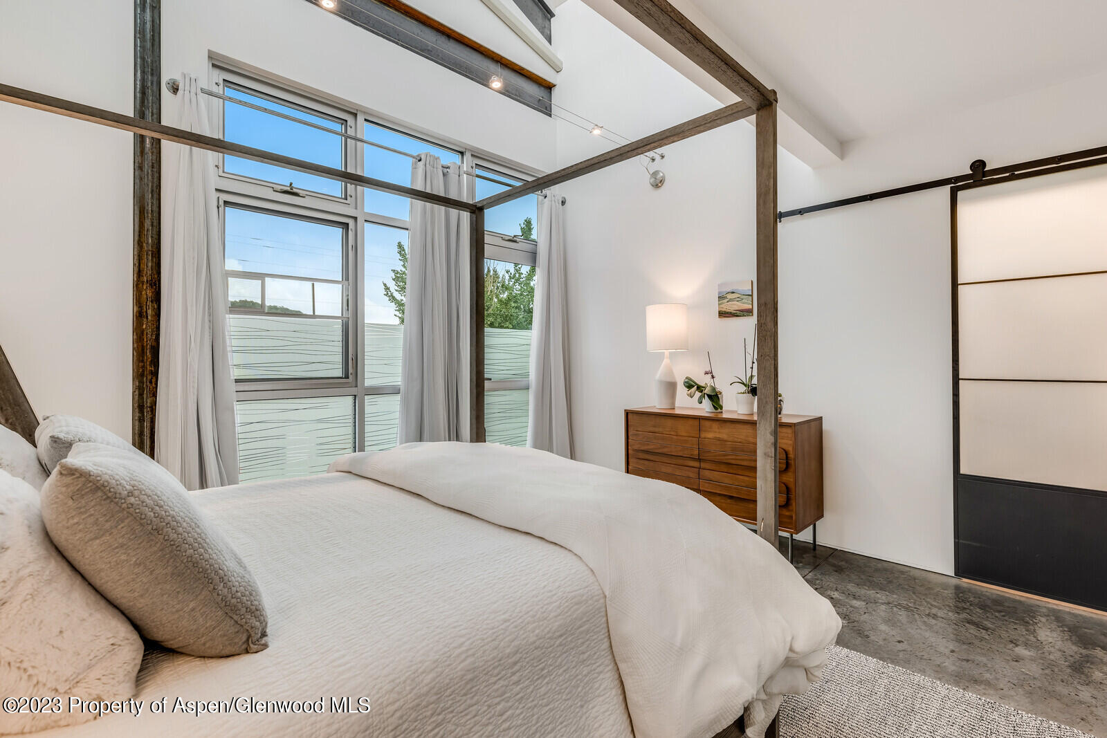28 Widget Street, 415
