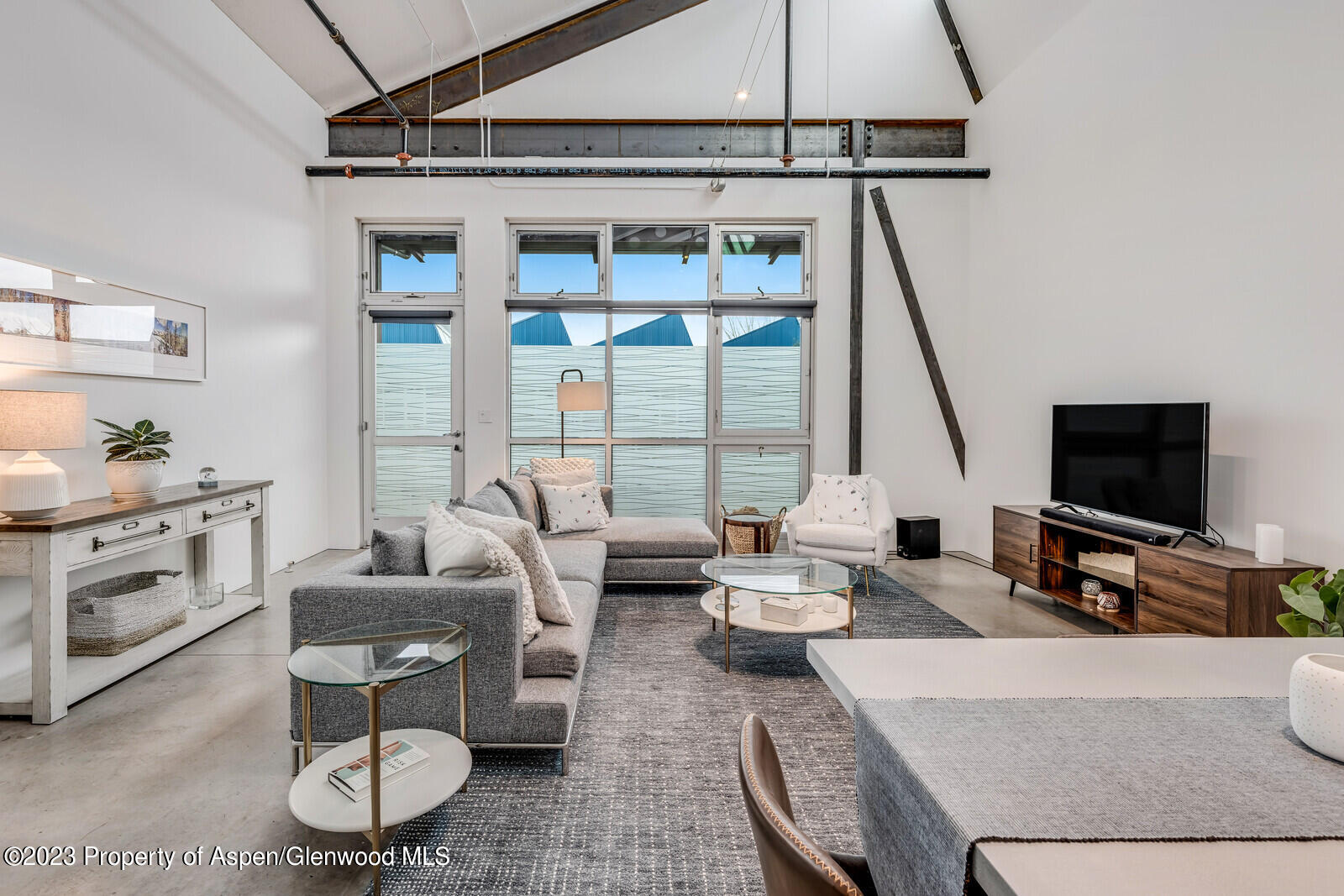 28 Widget Street, 415