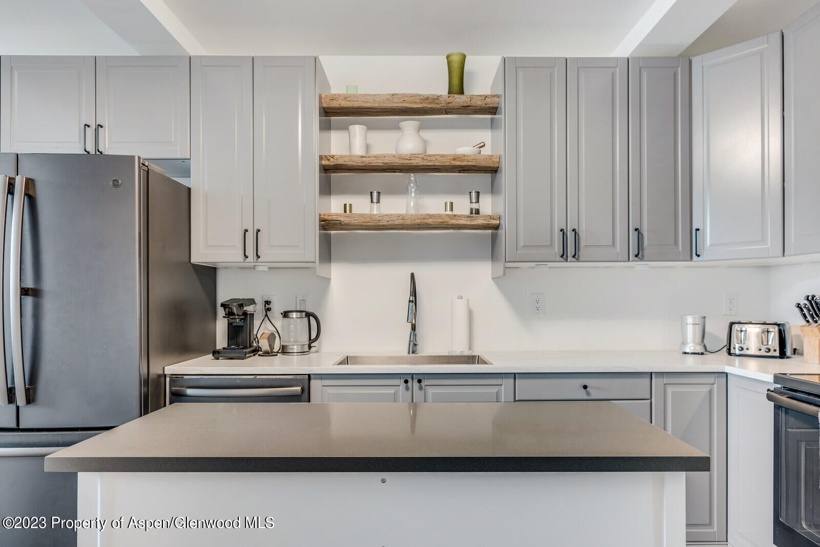 28 Widget Street, 415
