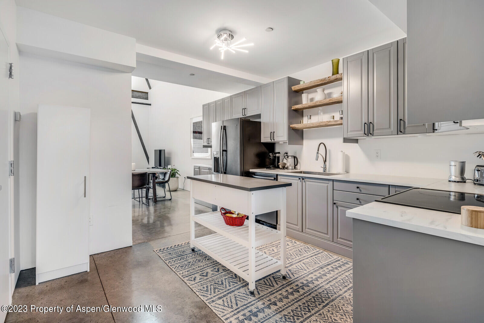 28 Widget Street, 415