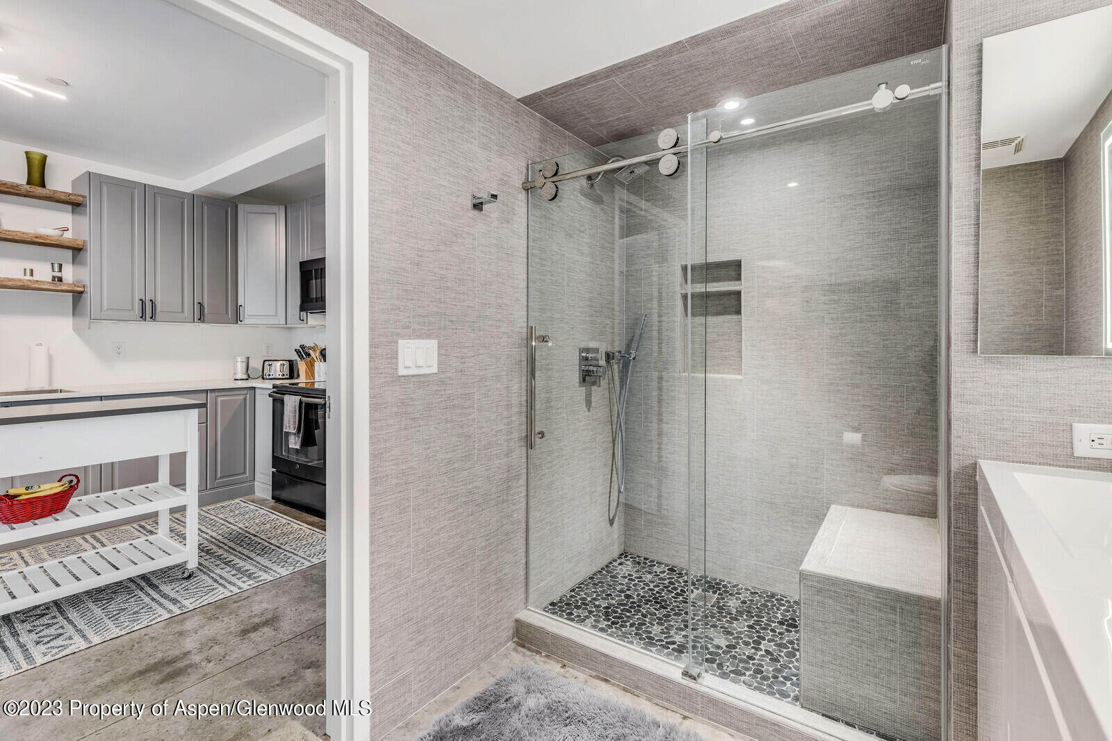 28 Widget Street, 415