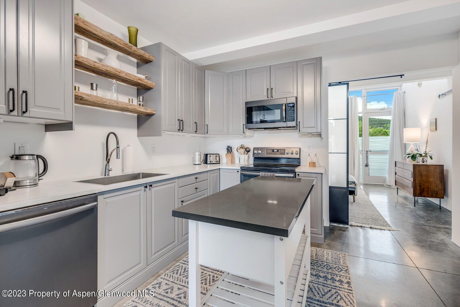 28 Widget Street, 415