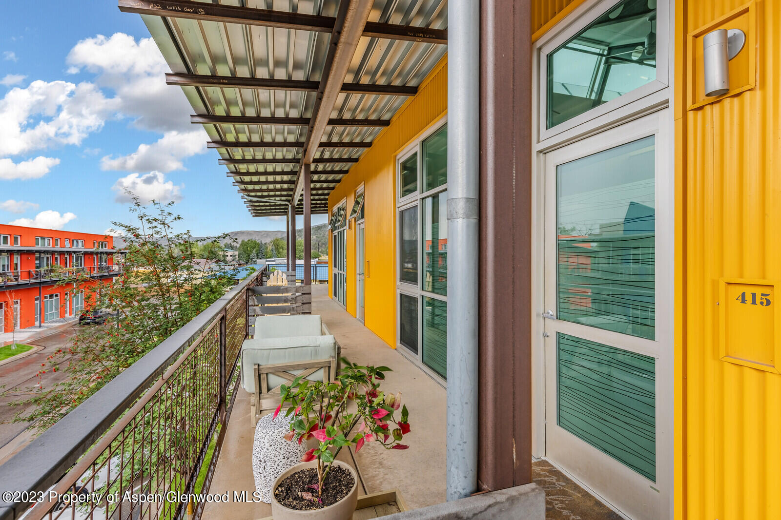 28 Widget Street, 415