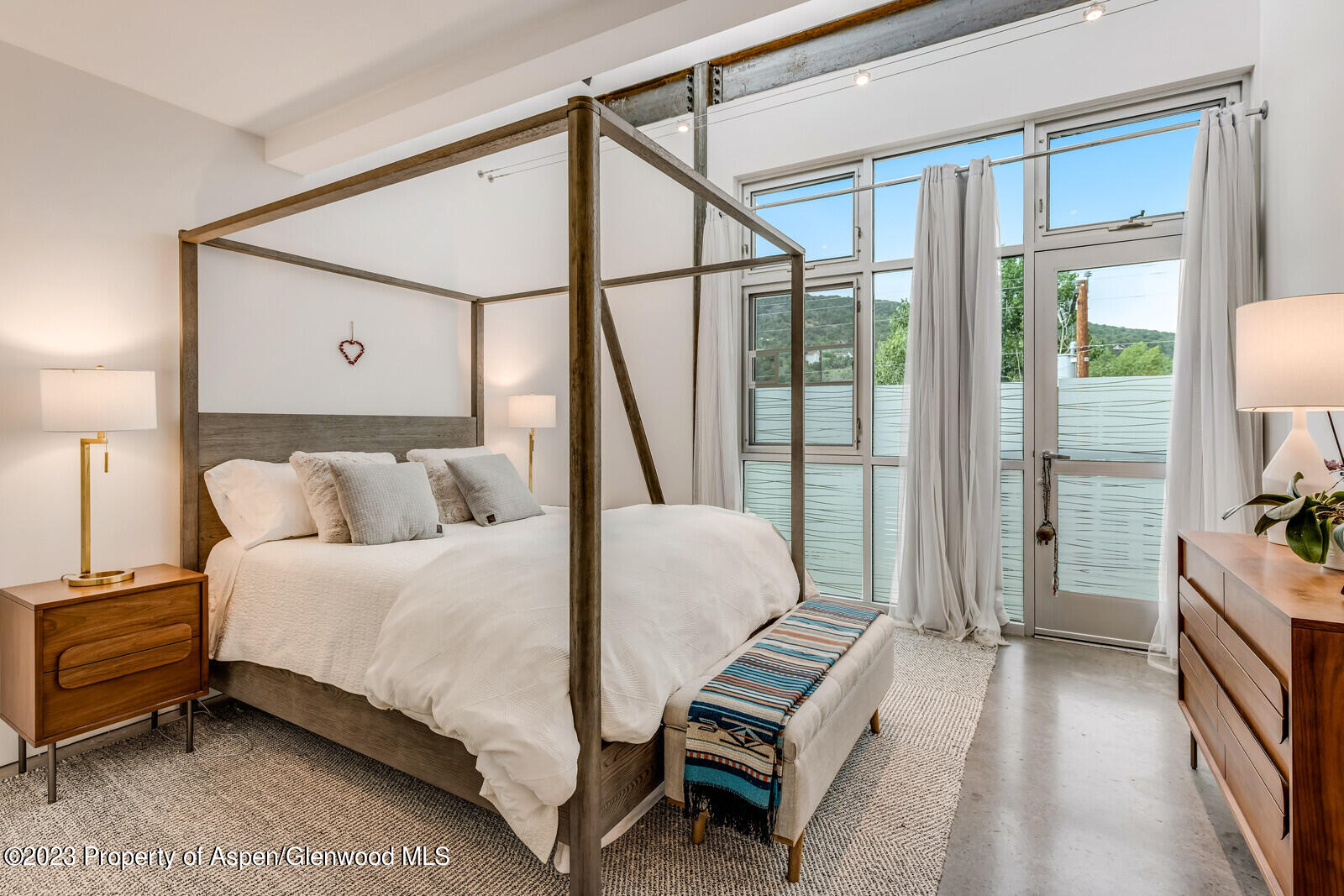 28 Widget Street, 415