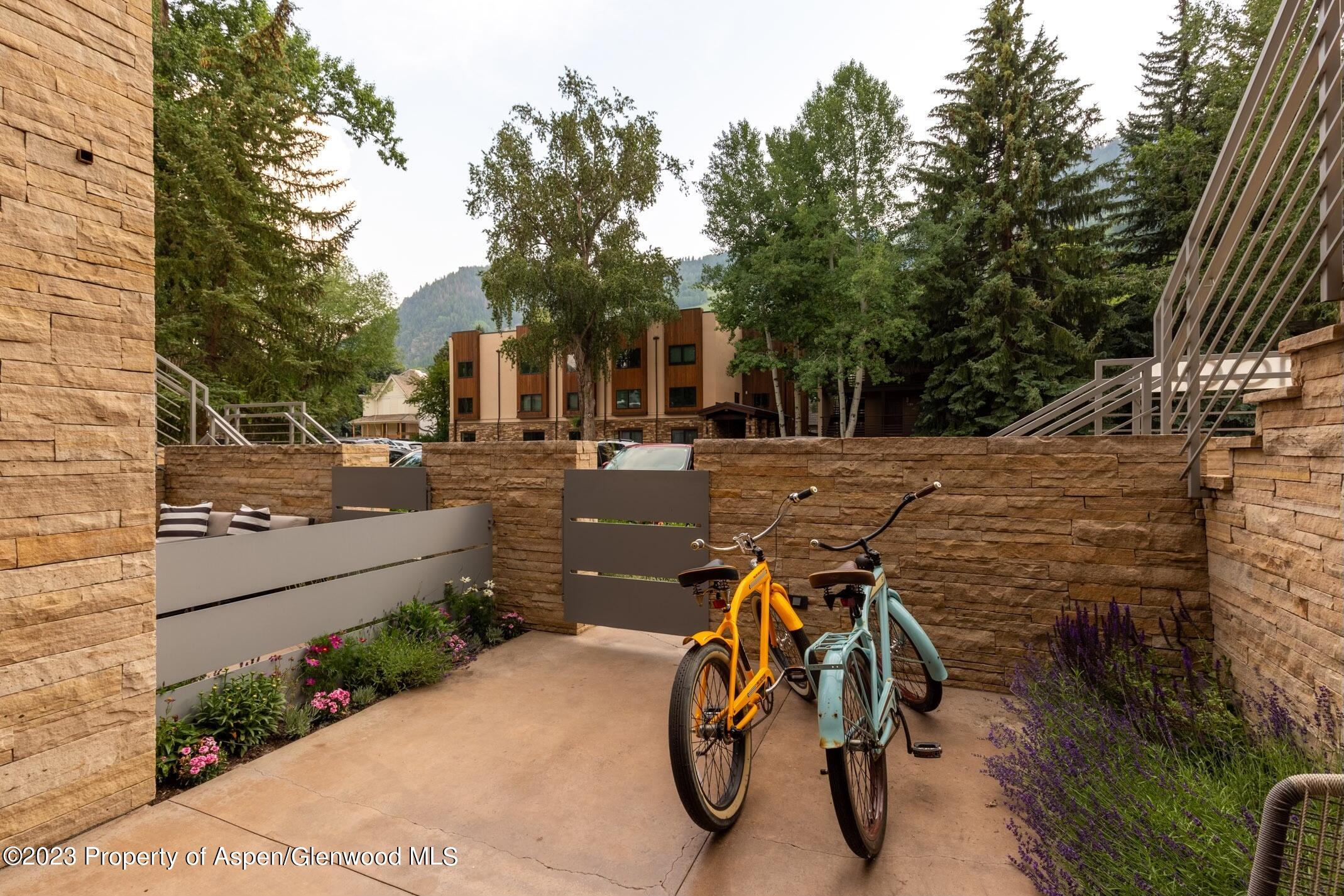 100 E Cooper Avenue, 4