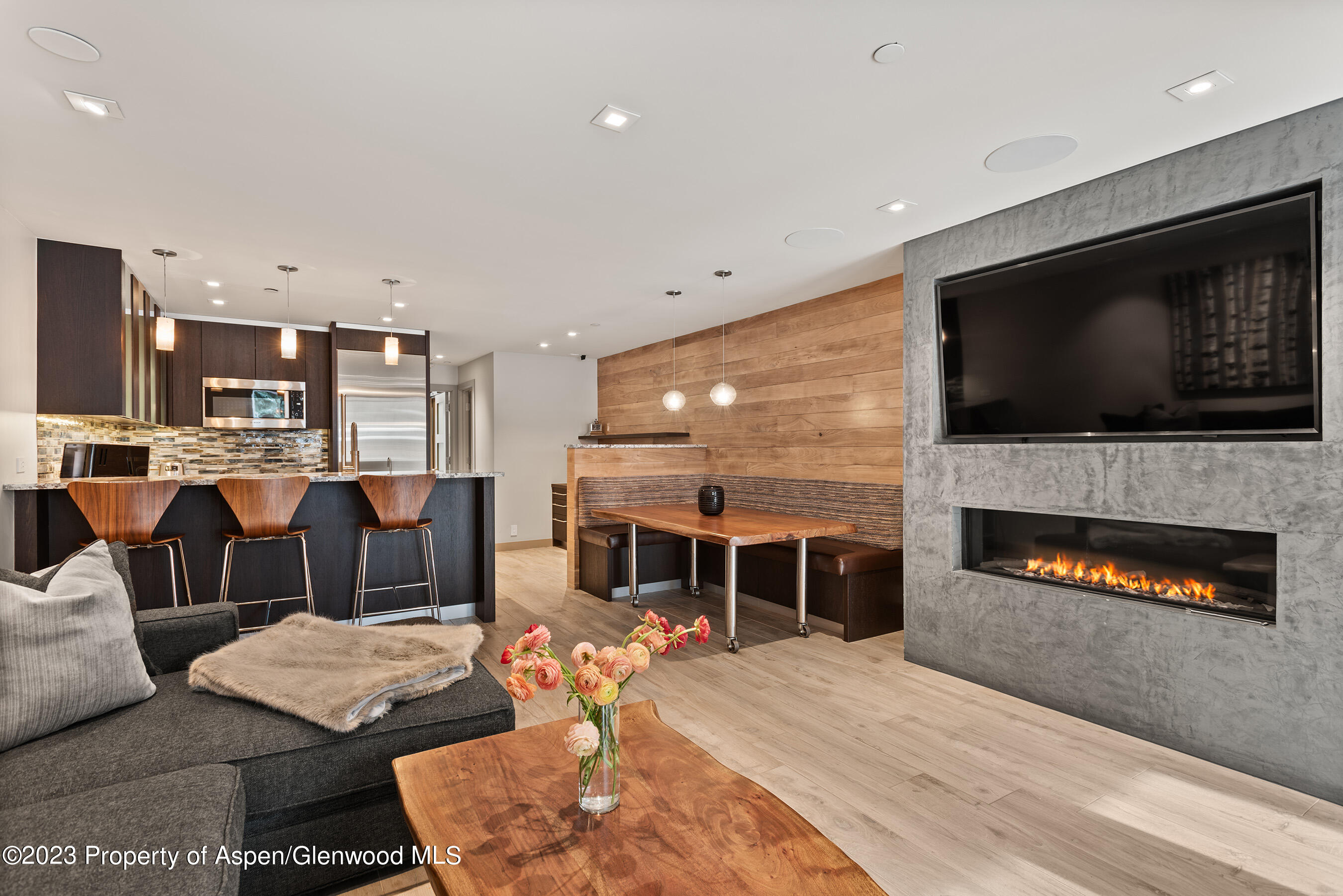 100 E Cooper Avenue, 4