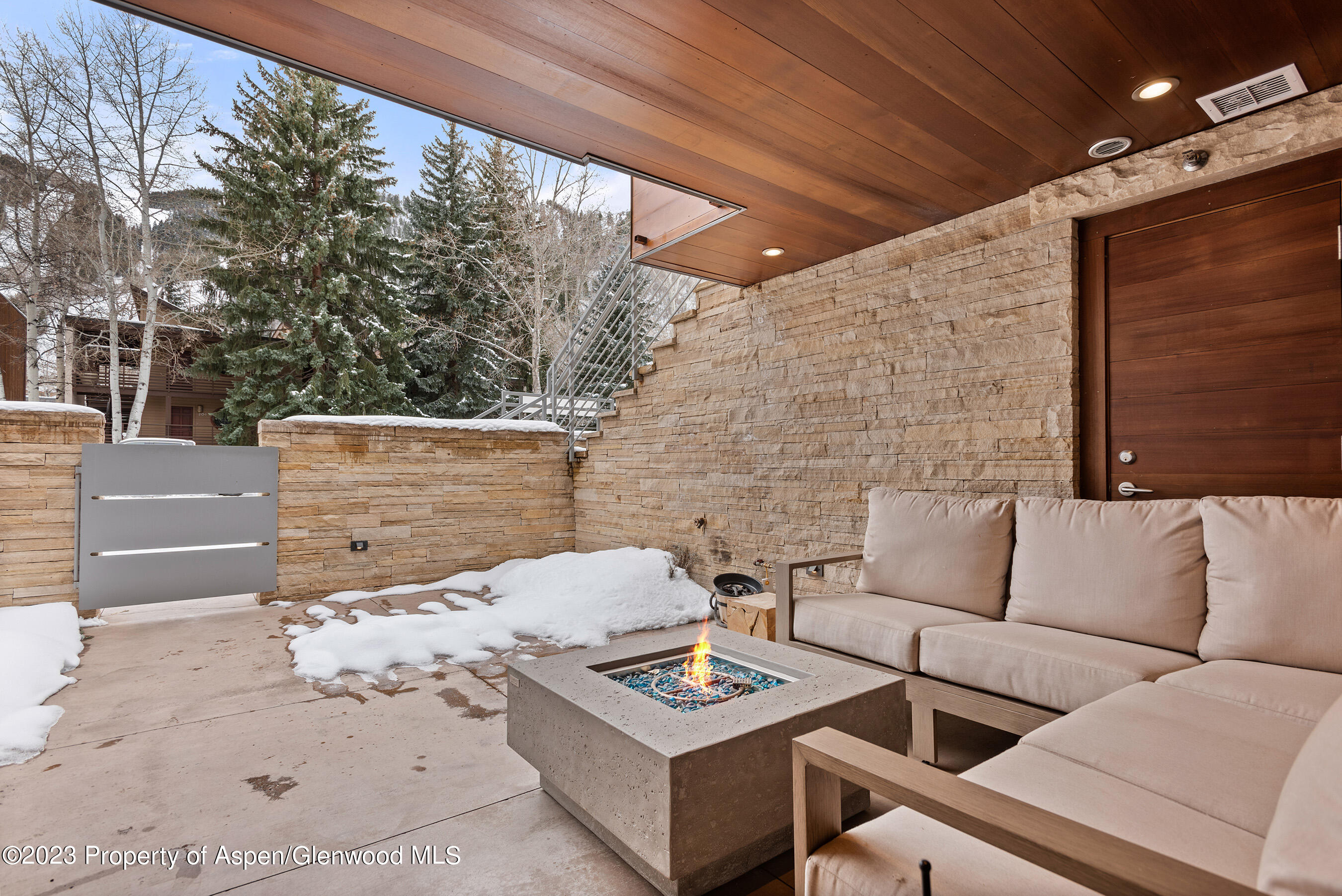 100 E Cooper Avenue, 4