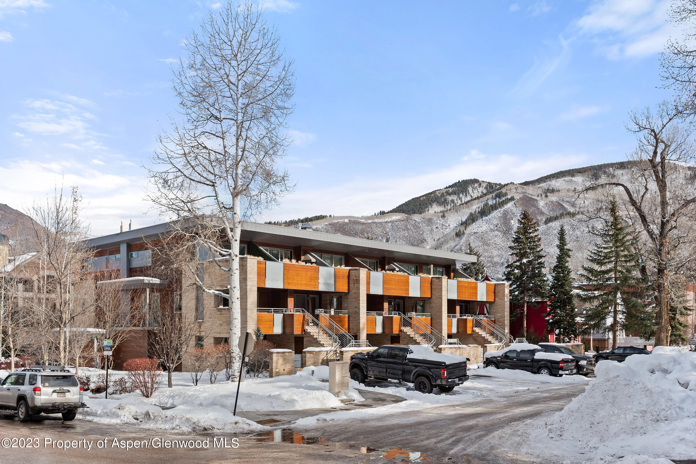 100 E Cooper Avenue, 4