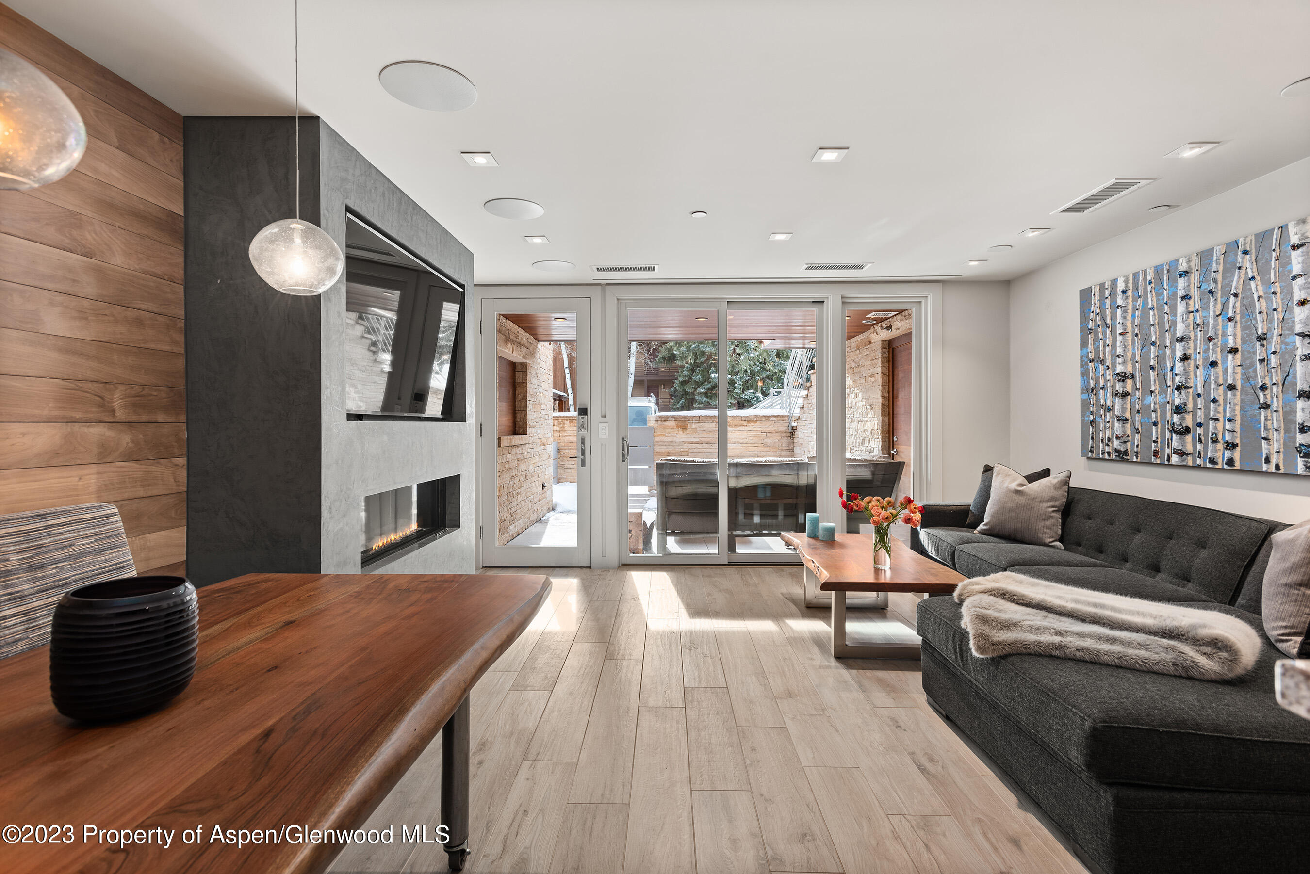 100 E Cooper Avenue, 4