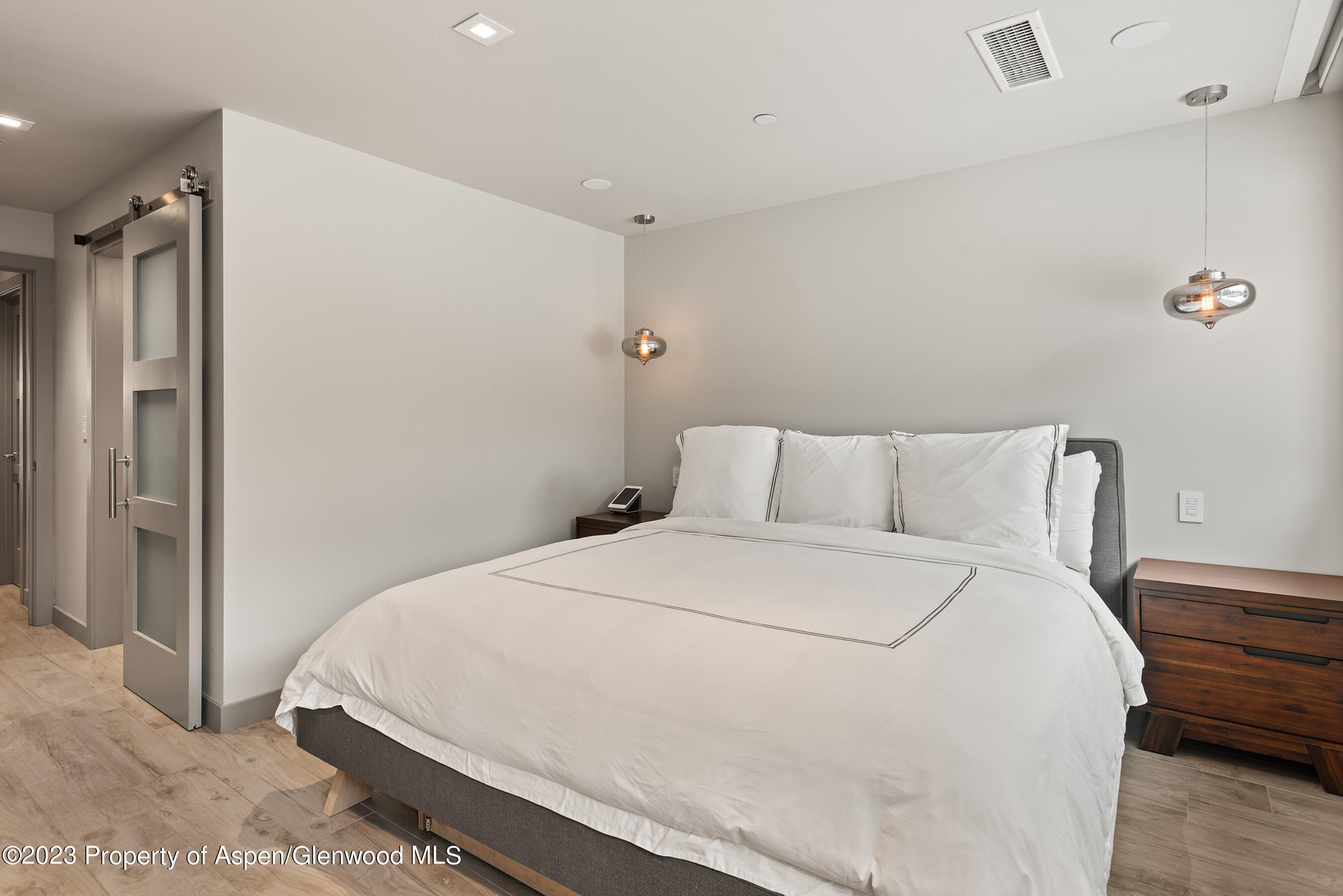 100 E Cooper Avenue, 4