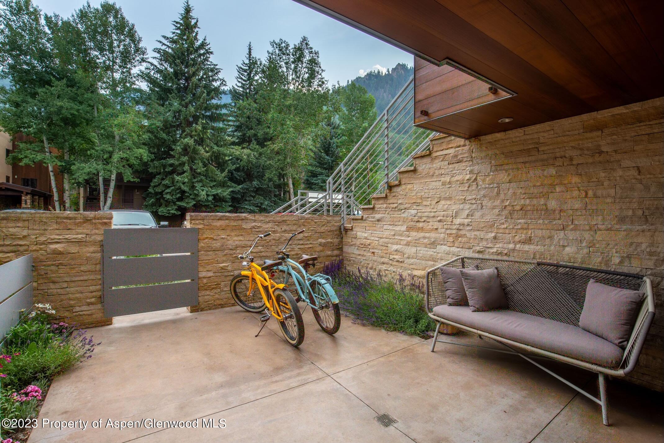 100 E Cooper Avenue, 4