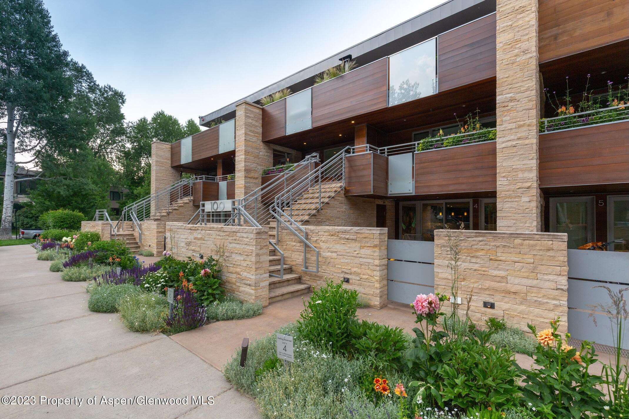 100 E Cooper Avenue, 4