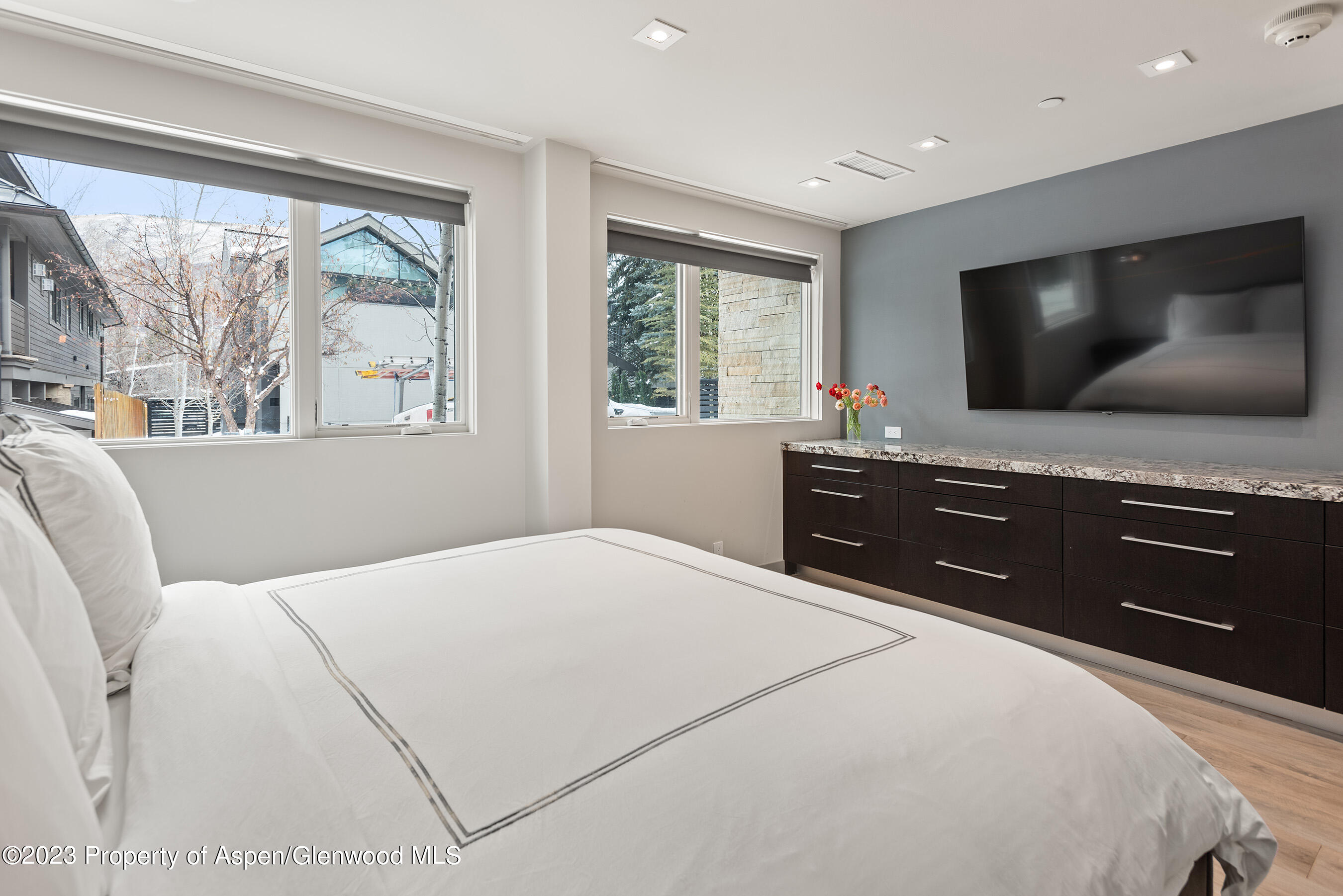 100 E Cooper Avenue, 4