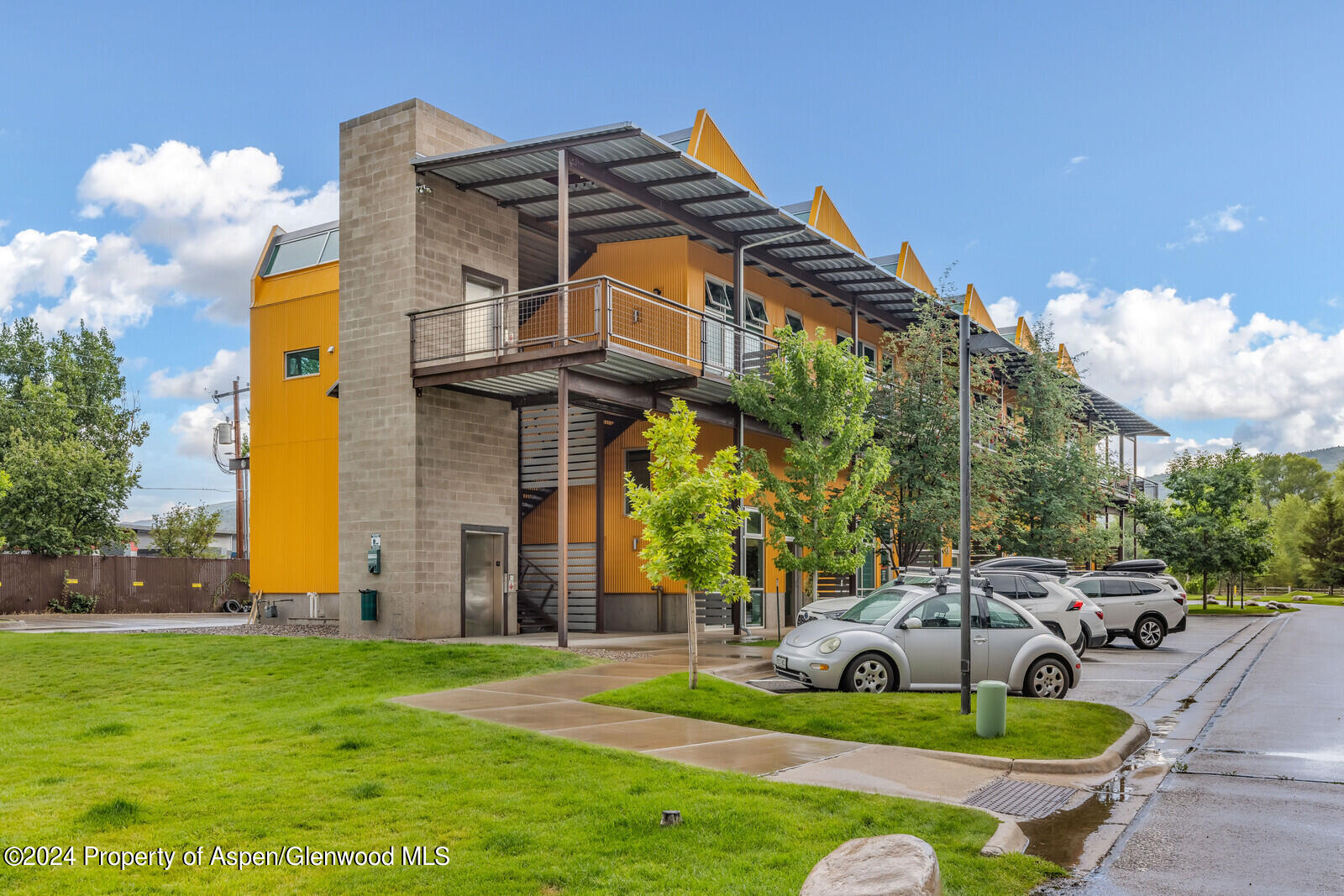 28 Widget Street, 415