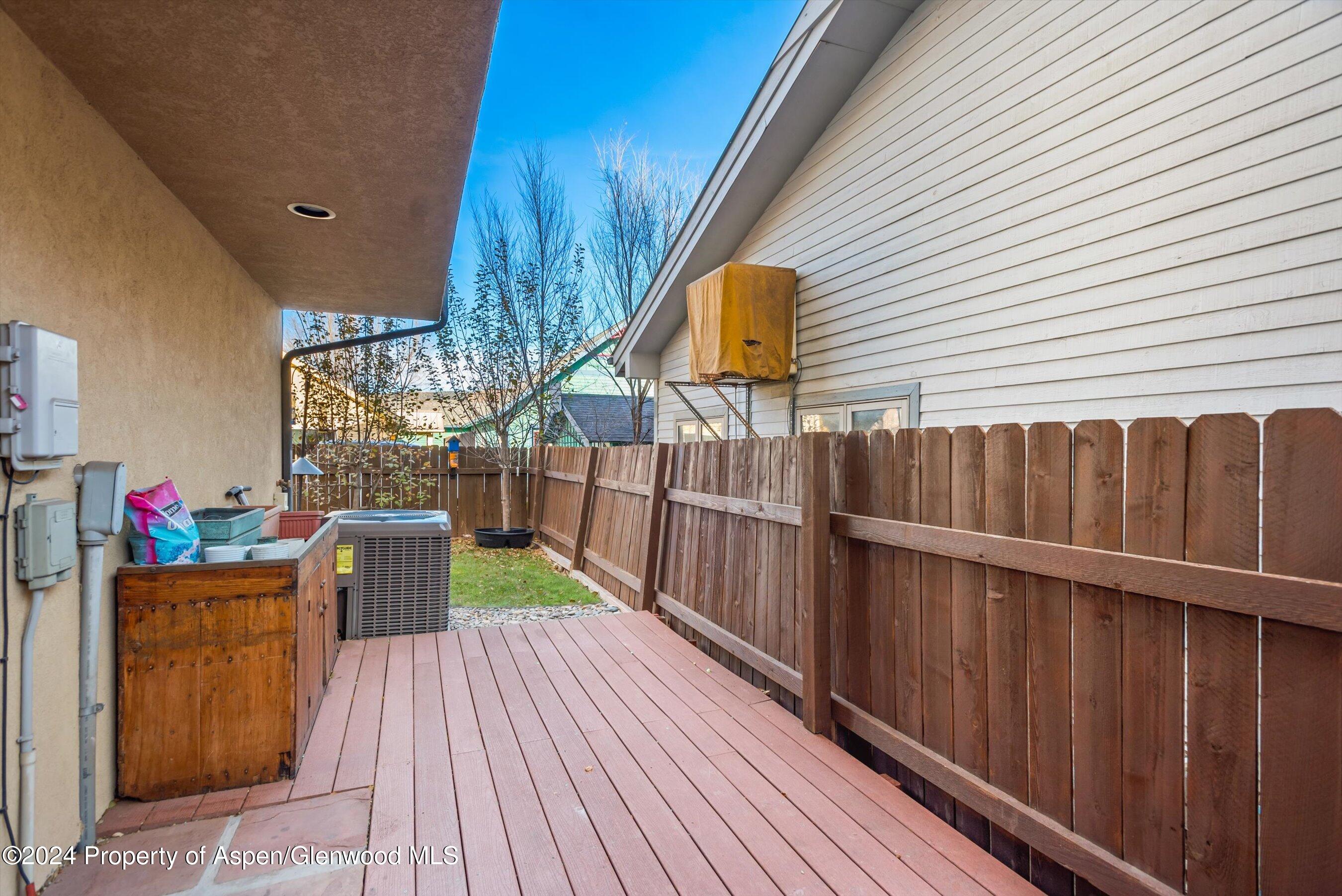 64 N 8TH Street