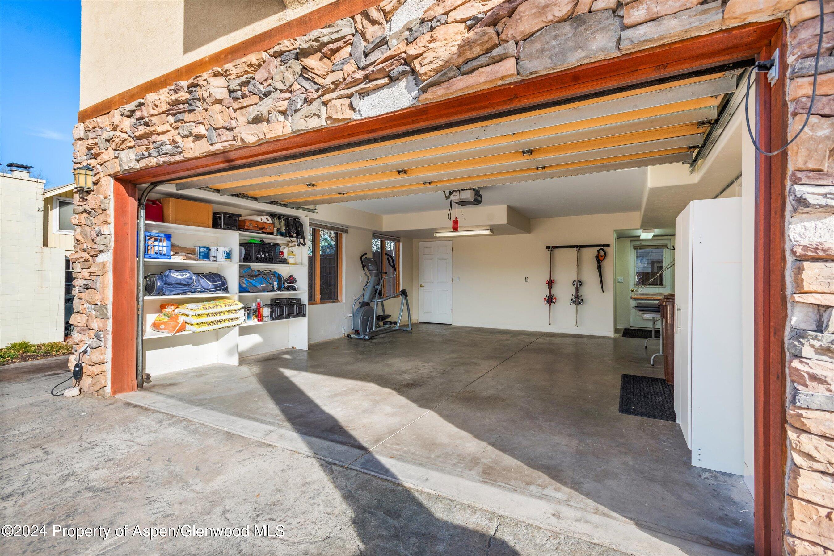 64 N 8TH Street