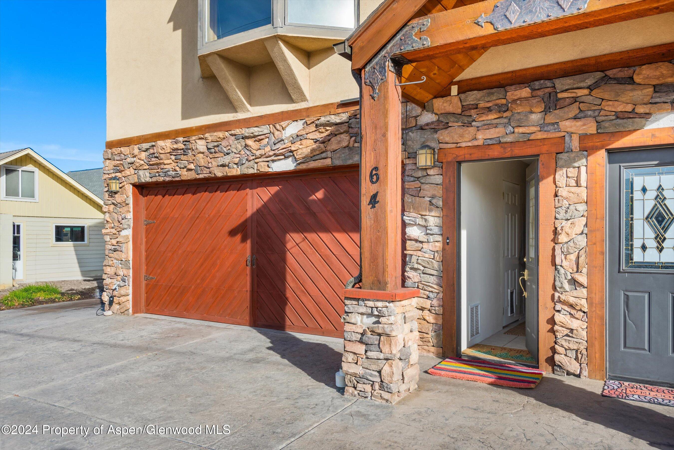 64 N 8TH Street
