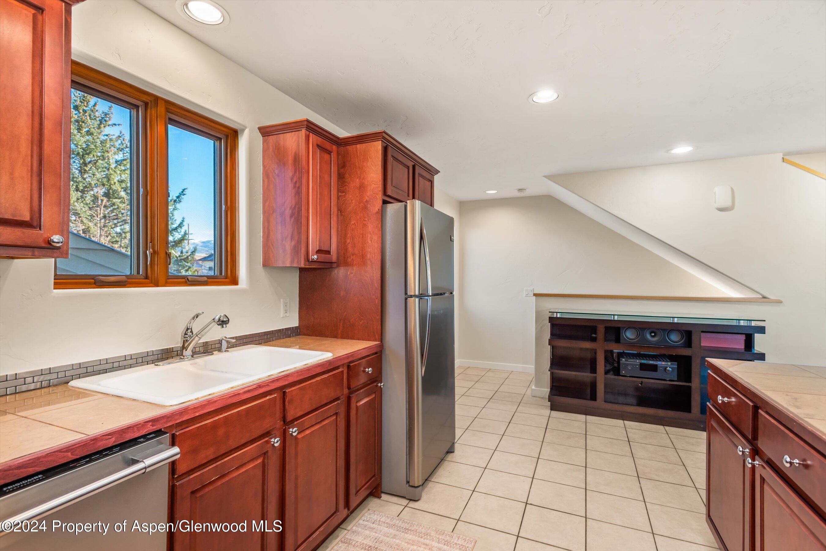 64 N 8TH Street
