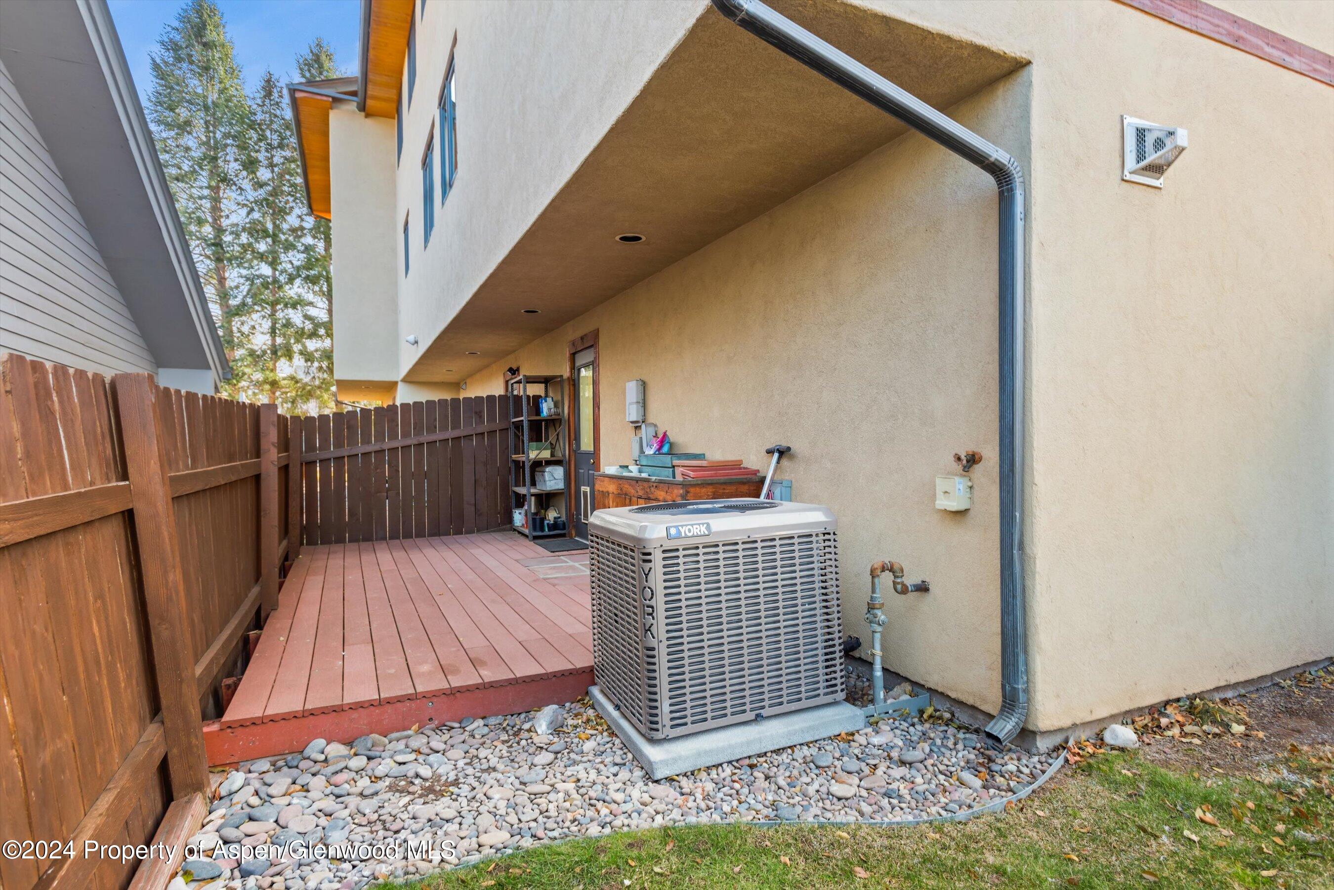 64 N 8TH Street