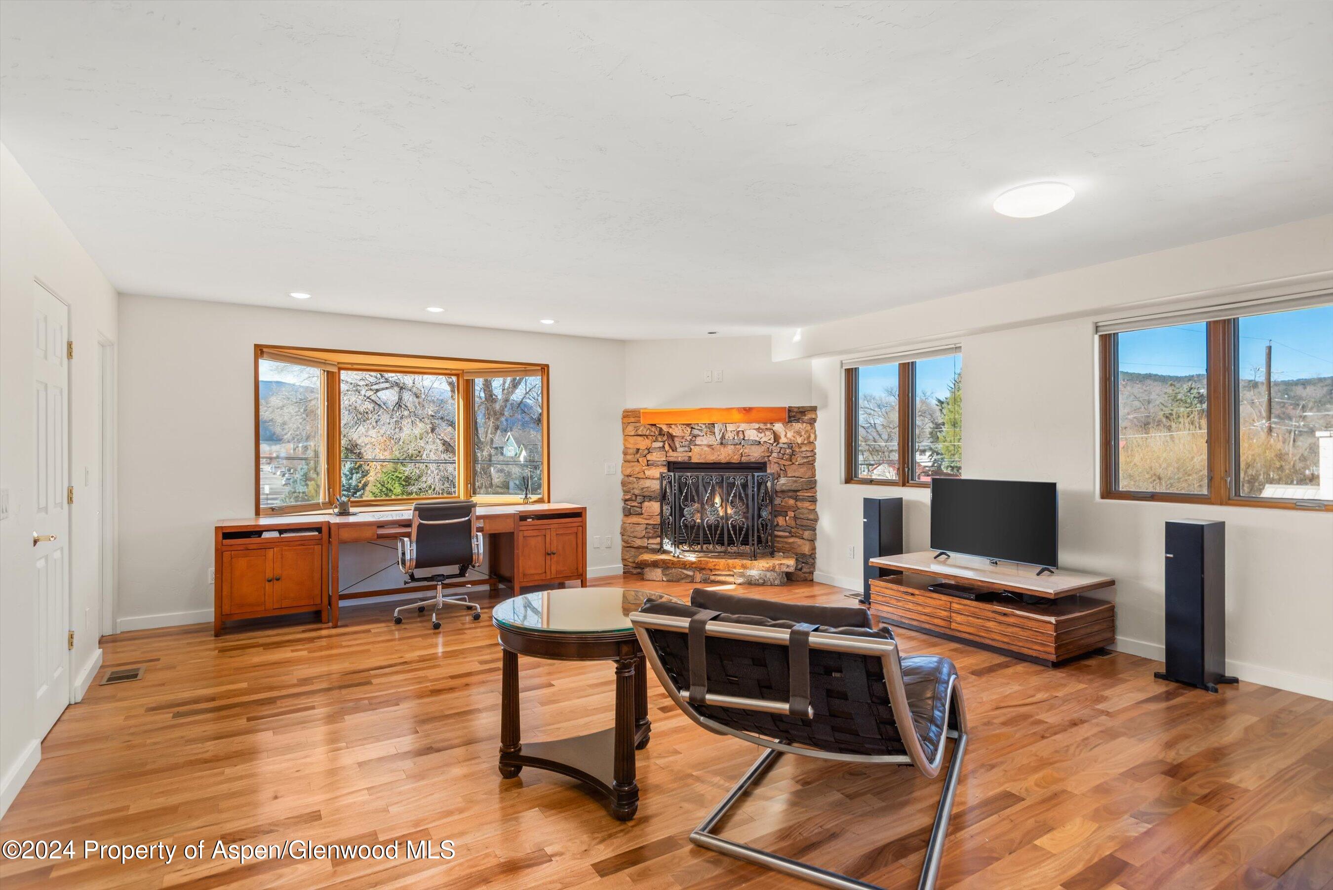 64 N 8TH Street