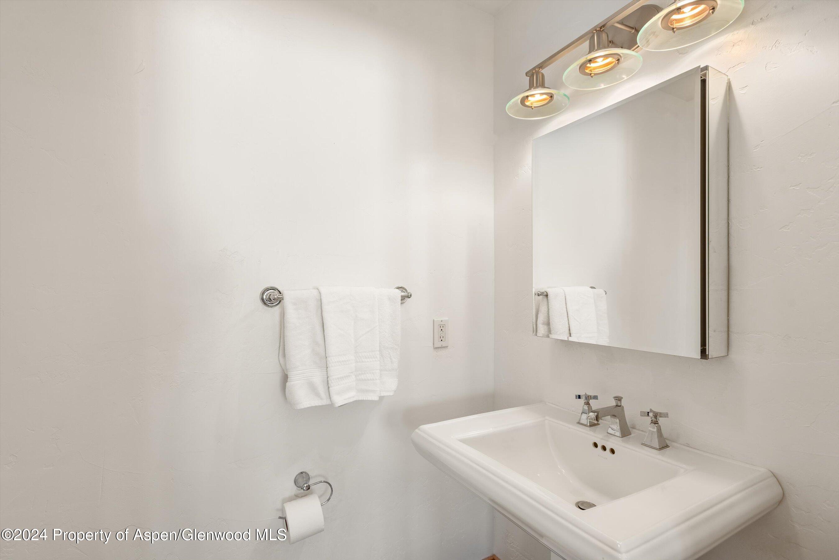 64 N 8TH Street