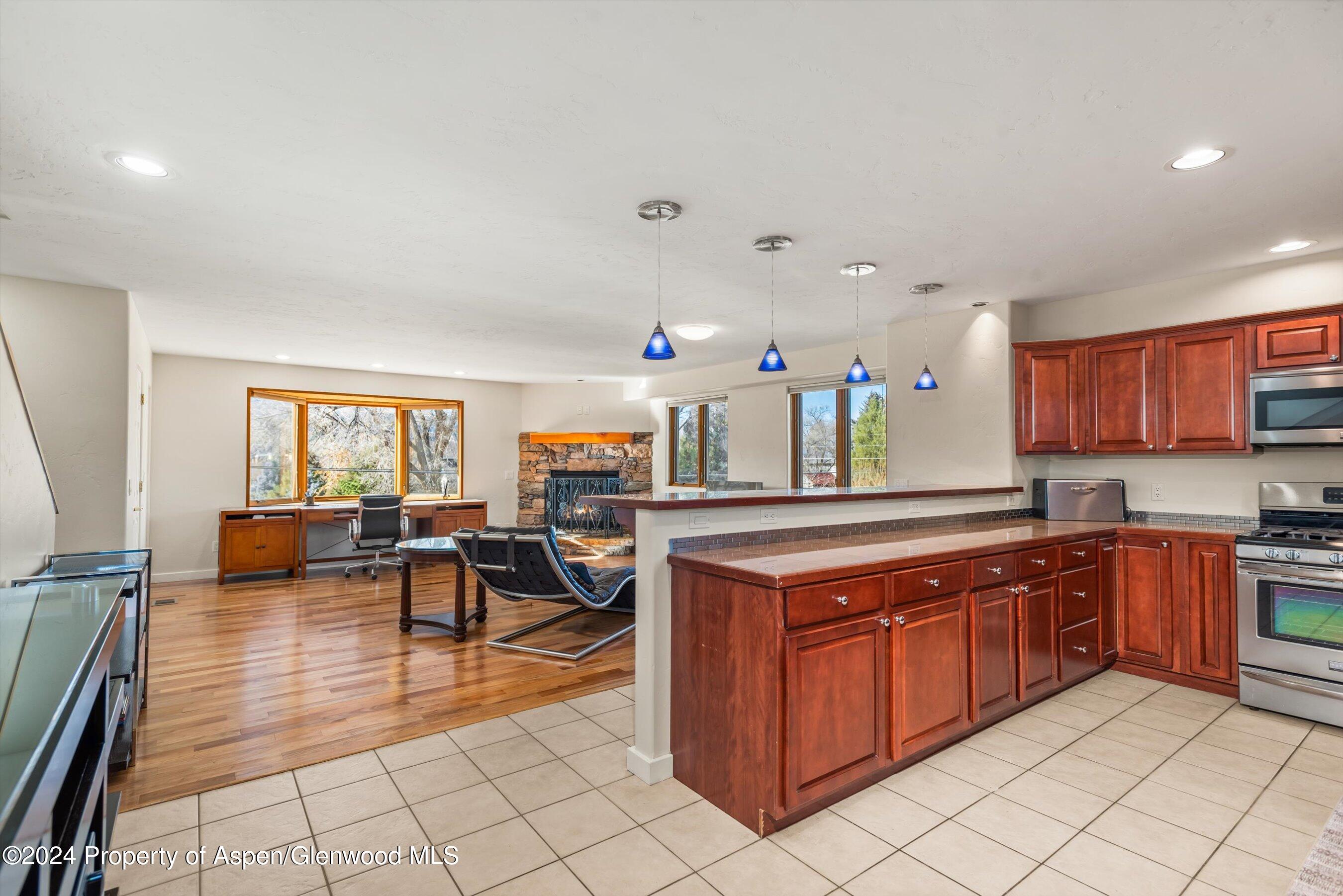 64 N 8TH Street