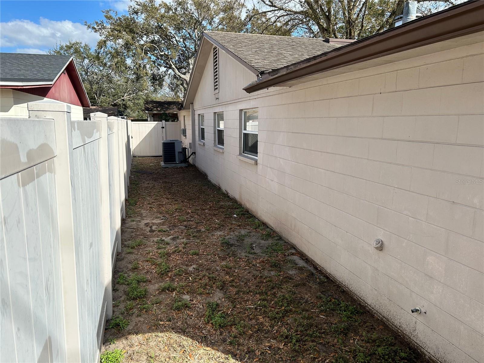 1815 LOWRY AVE