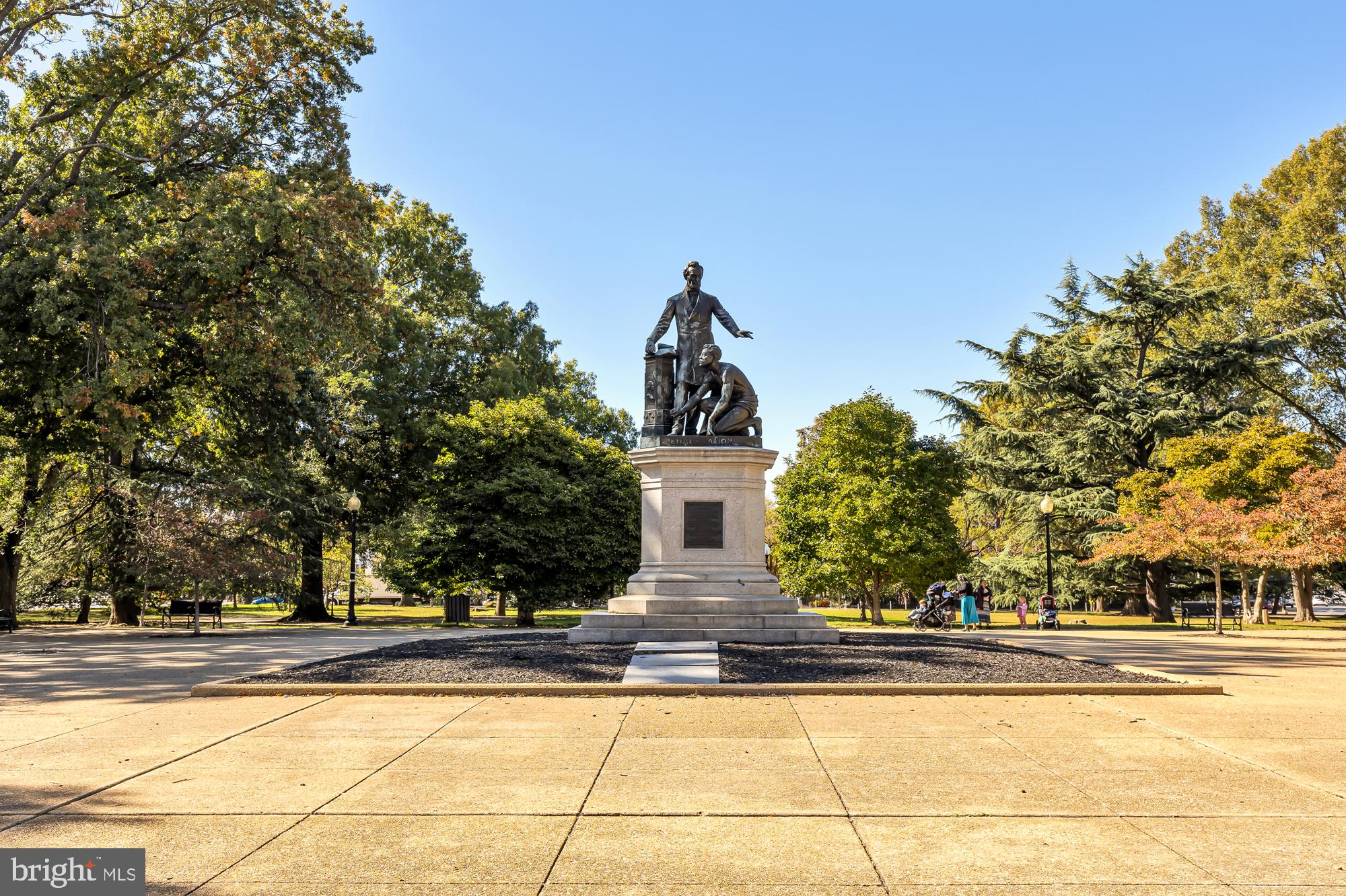 1358 E CAPITOL STREET NE