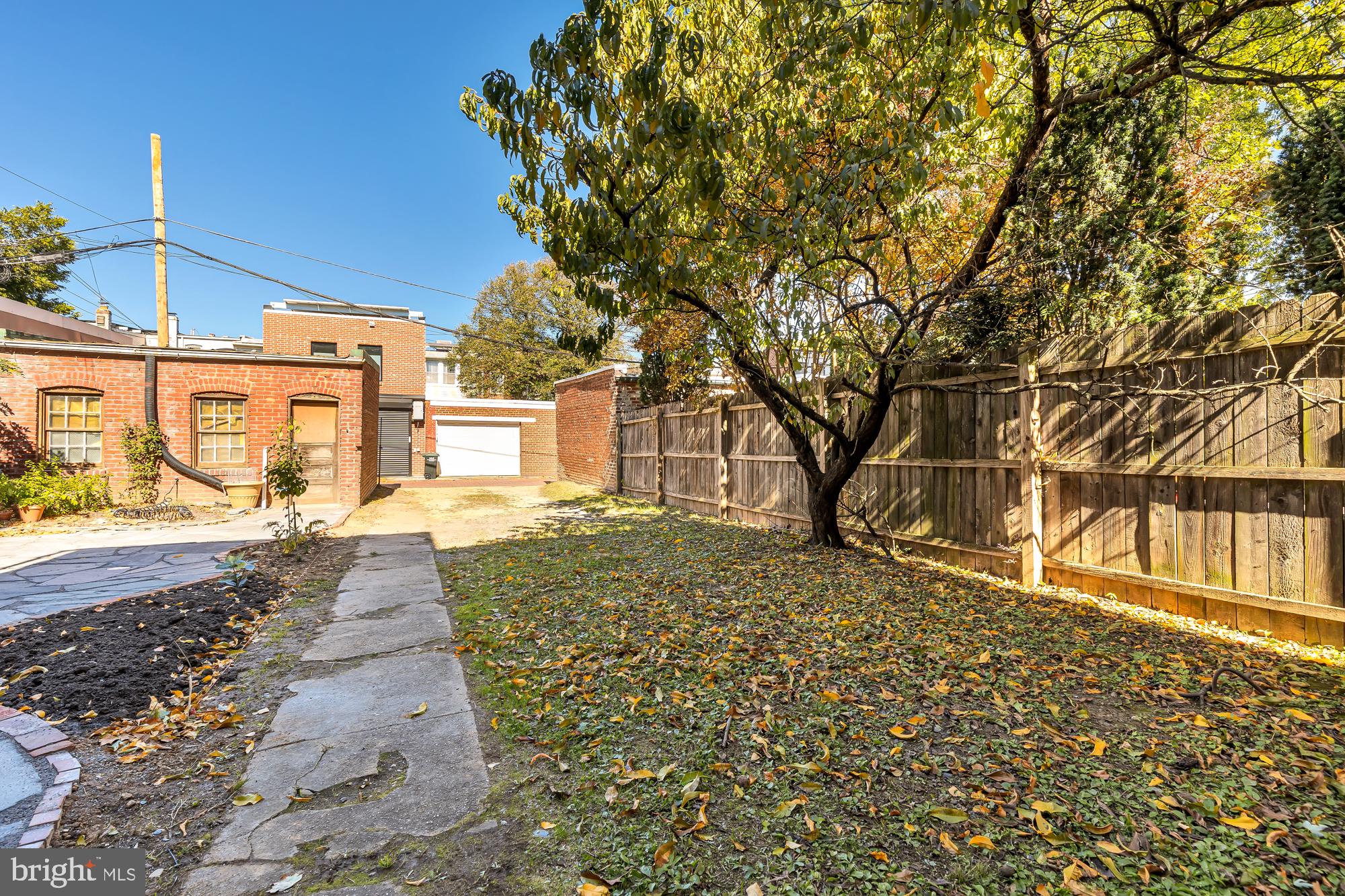 1358 E CAPITOL STREET NE