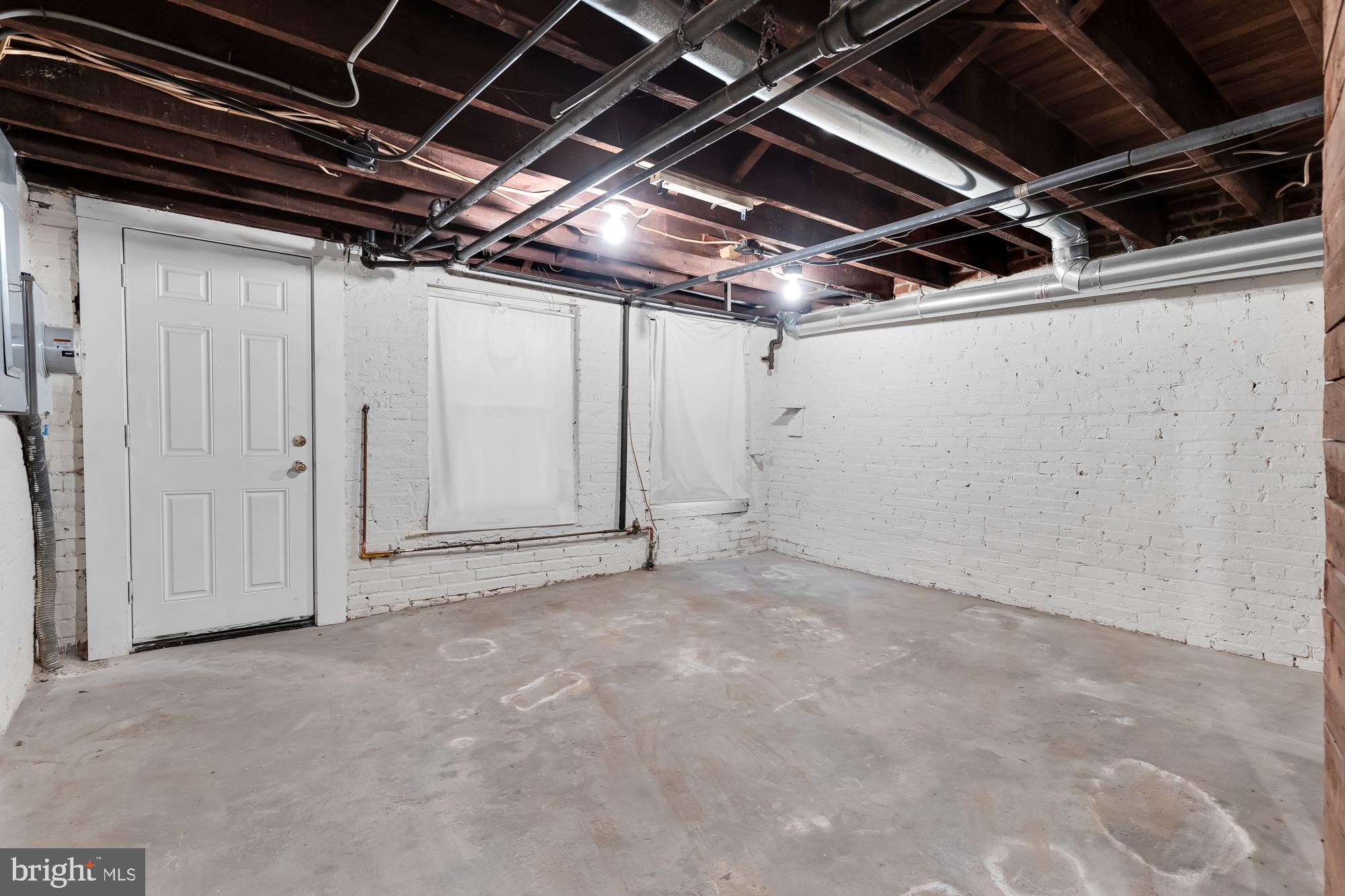 1358 E CAPITOL STREET NE