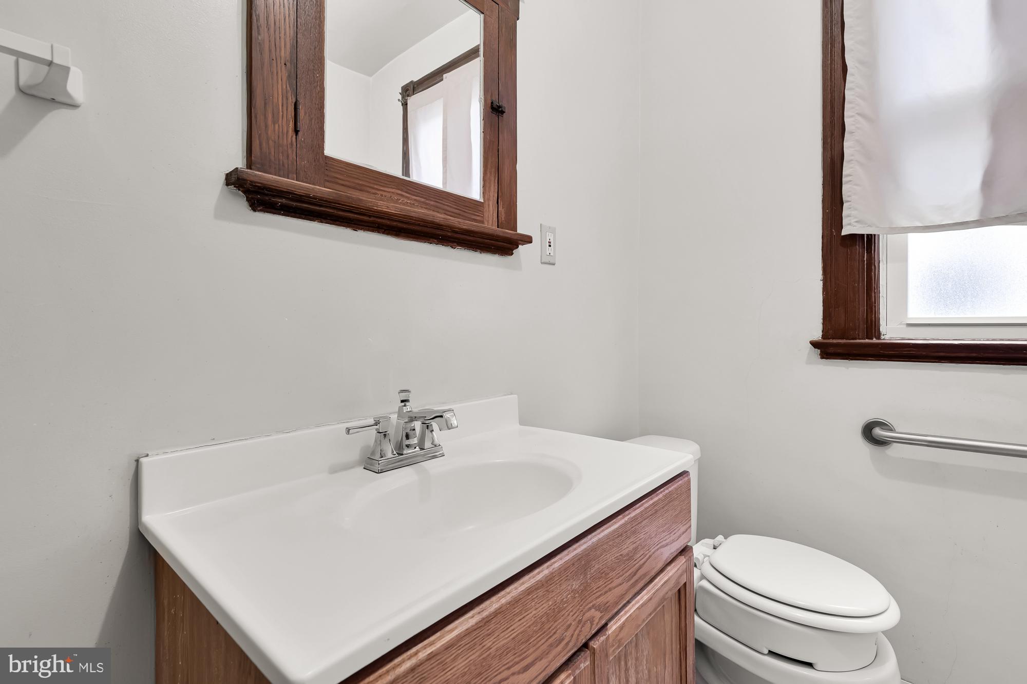 1358 E CAPITOL STREET NE