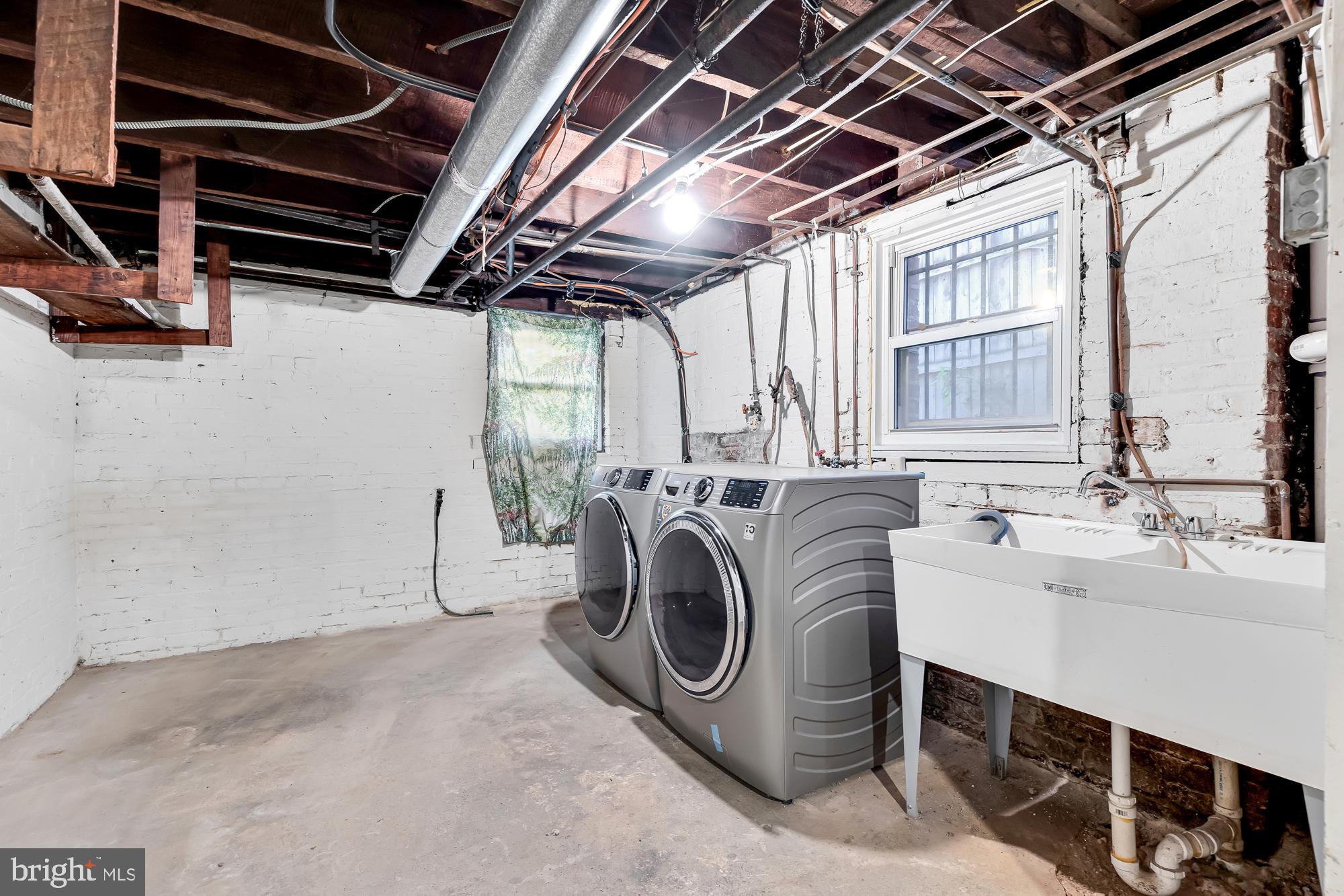 1358 E CAPITOL STREET NE