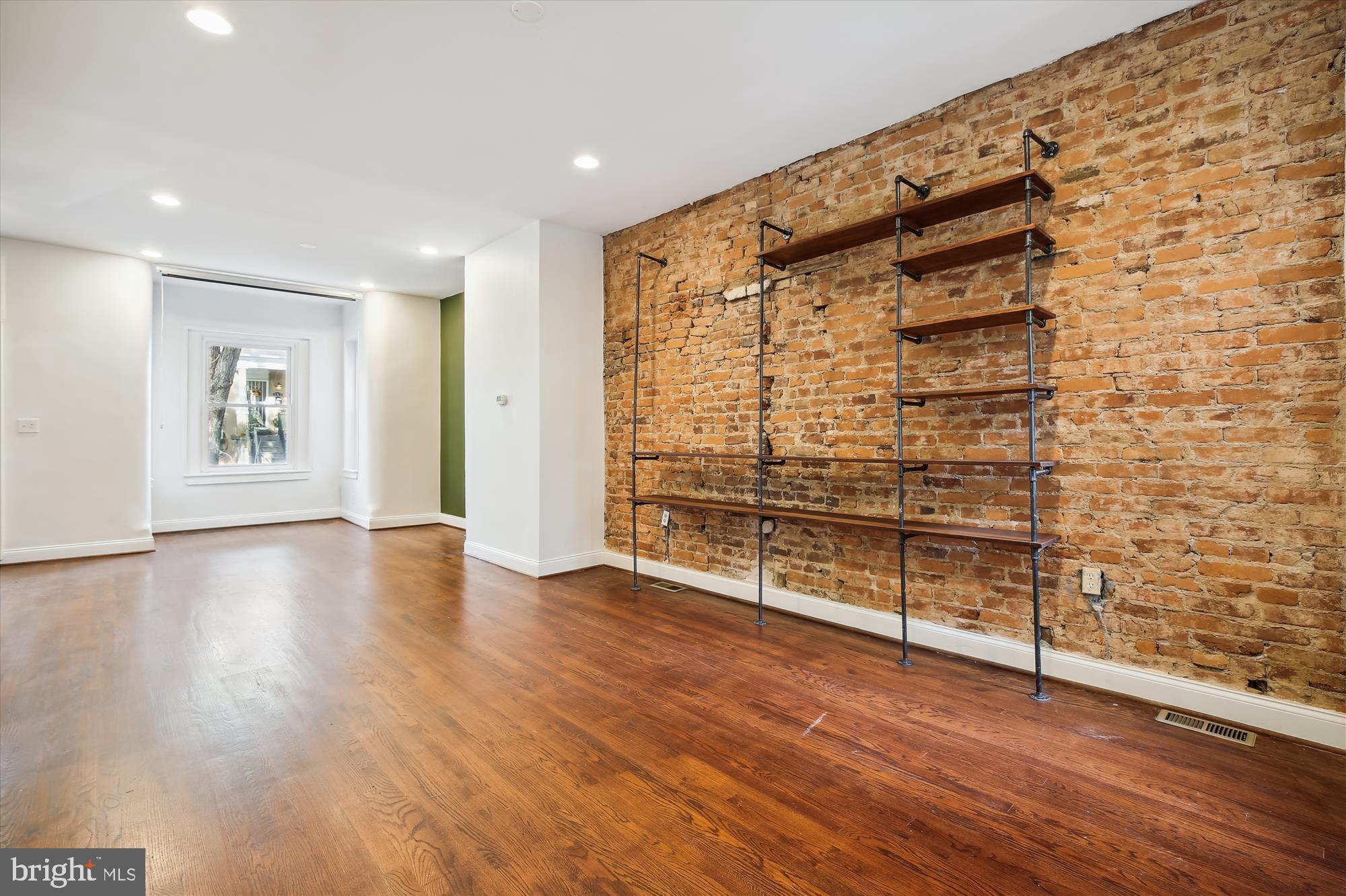 752 HARVARD STREET NW