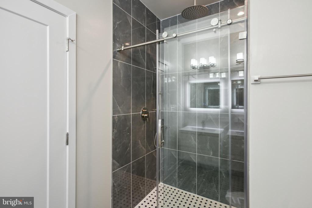 2500 ELVANS ROAD SE