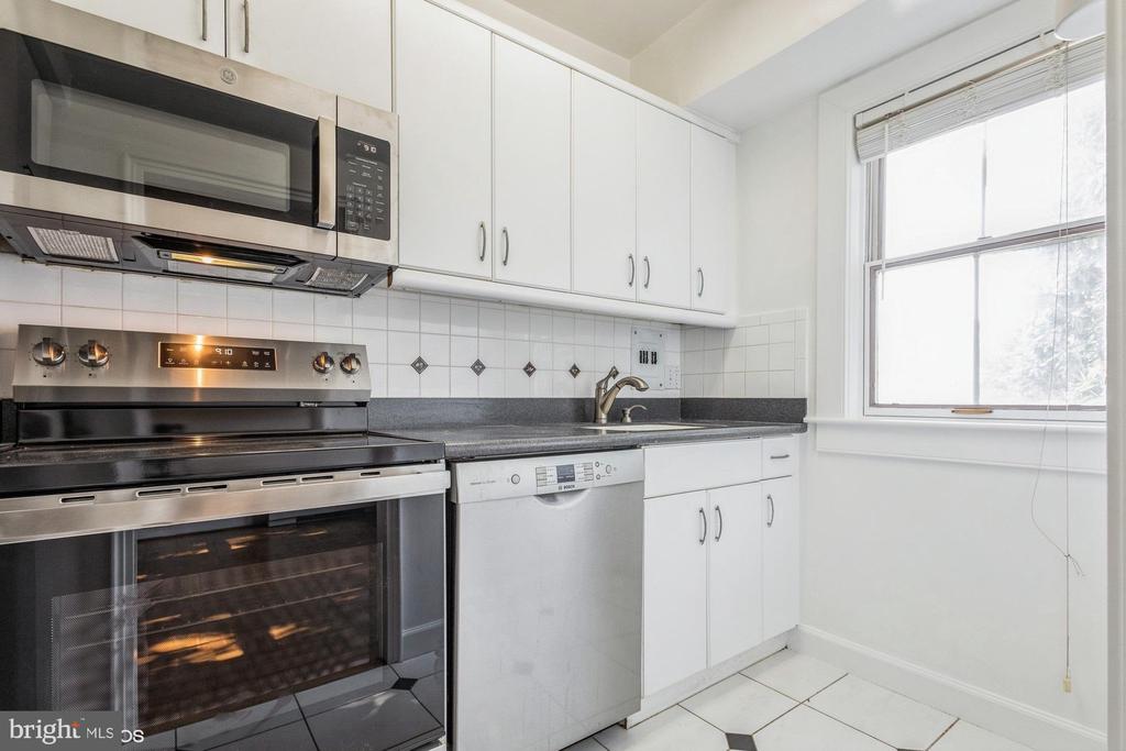 3901 CATHEDRAL AVENUE NW 307