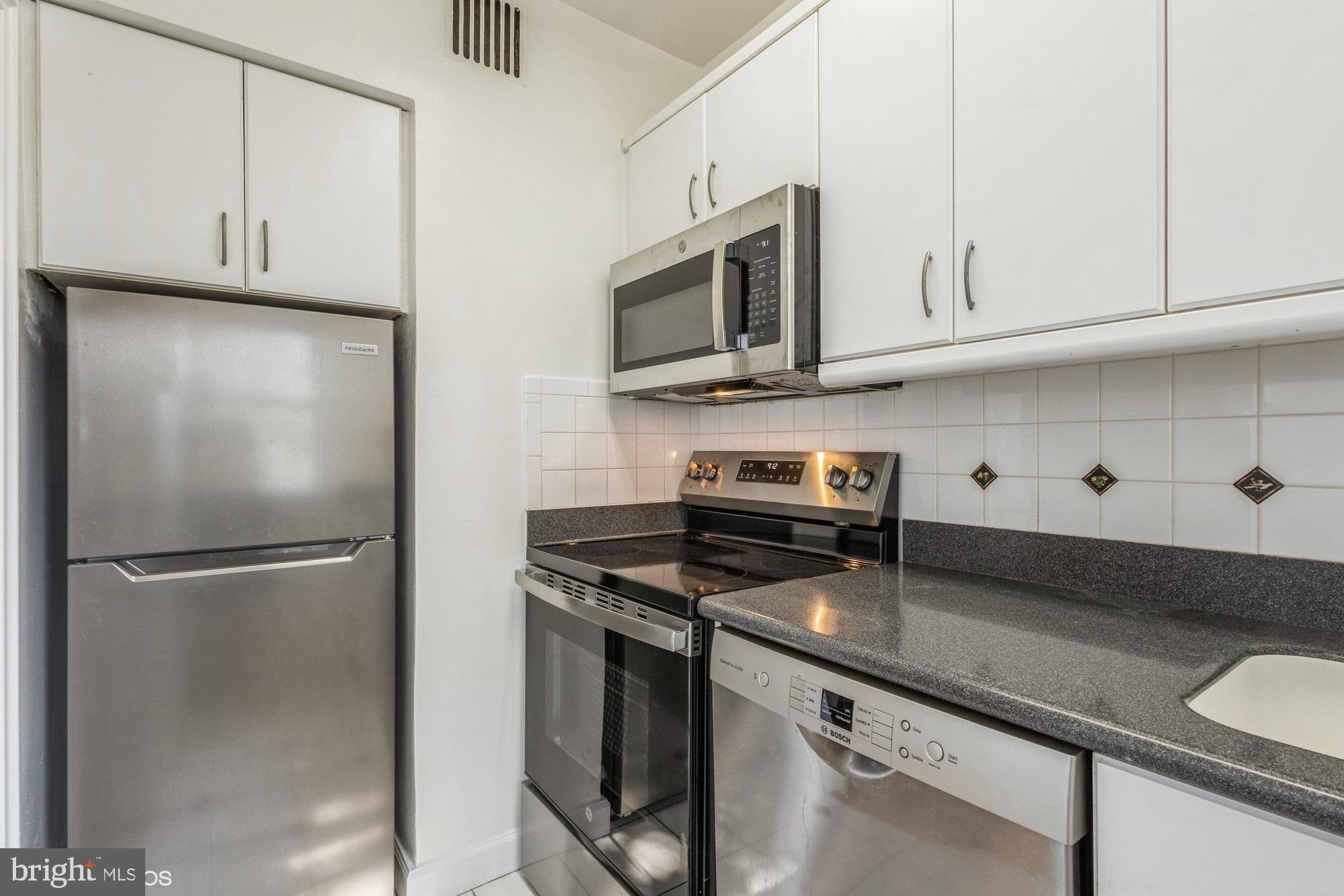 3901 CATHEDRAL AVENUE NW 307