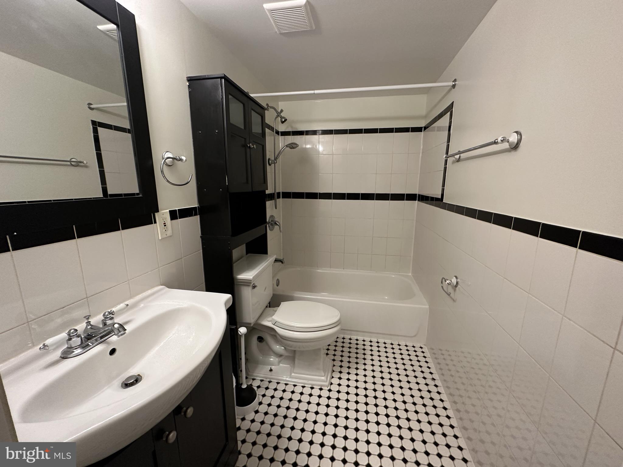 1400 MORSE STREET NE UNIT B