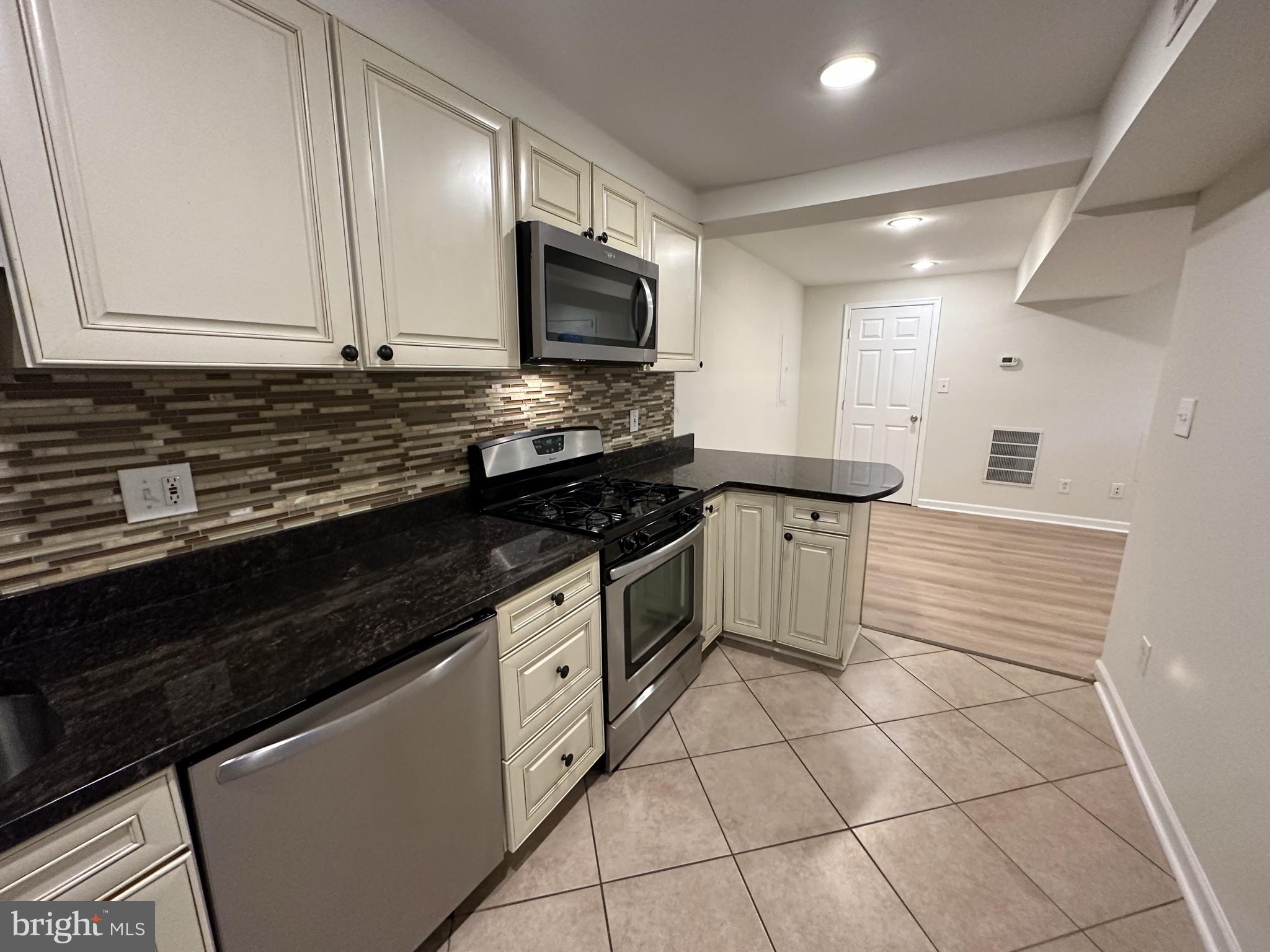 1400 MORSE STREET NE UNIT B