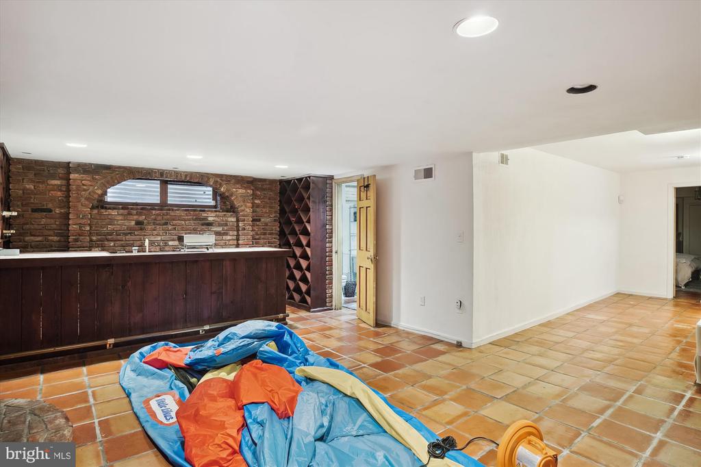 5215 BROOKEWAY DRIVE