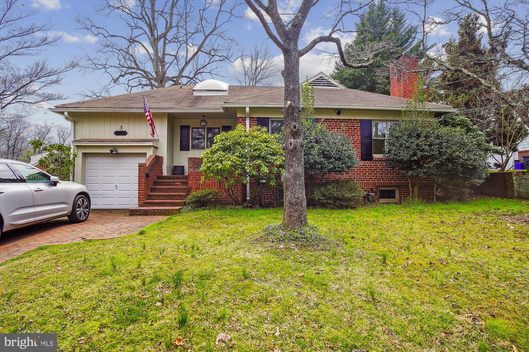 5215 BROOKEWAY DRIVE