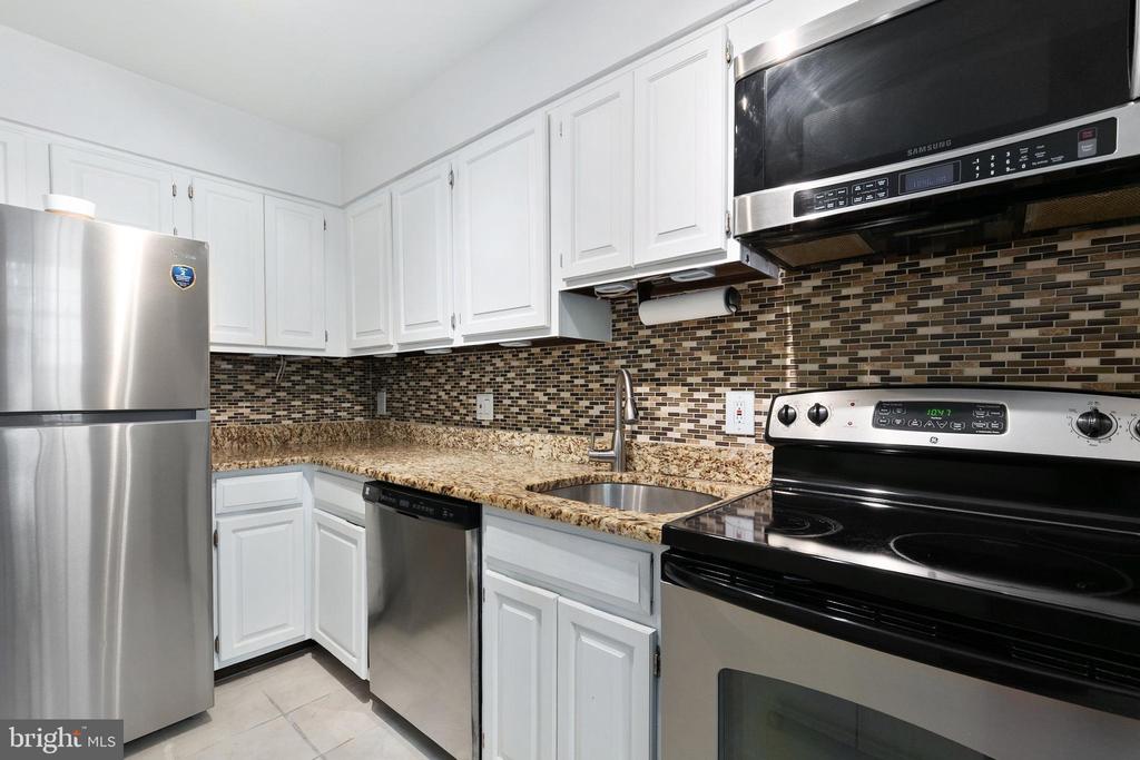2212 WASHINGTON AVENUE Unit: 103