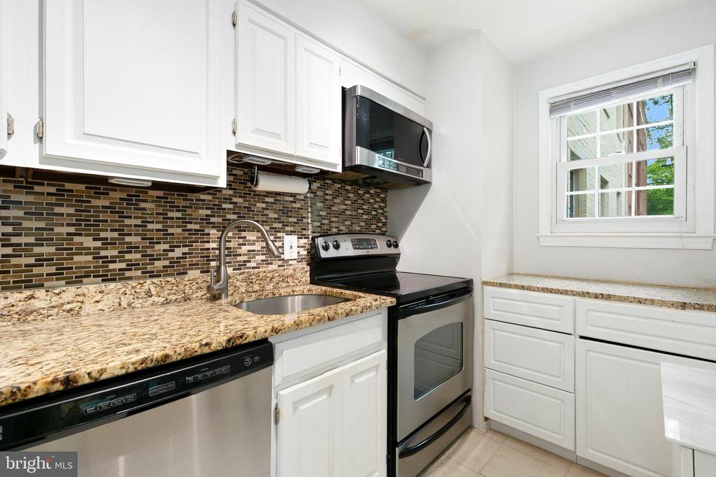 2212 WASHINGTON AVENUE Unit: 103