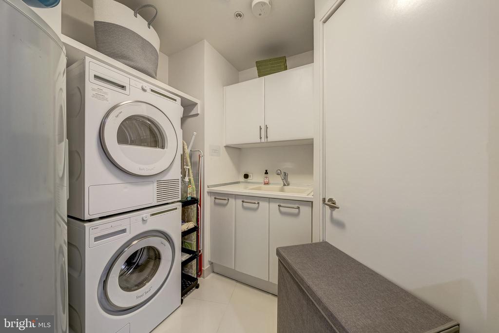 1881 N NASH STREET 1011