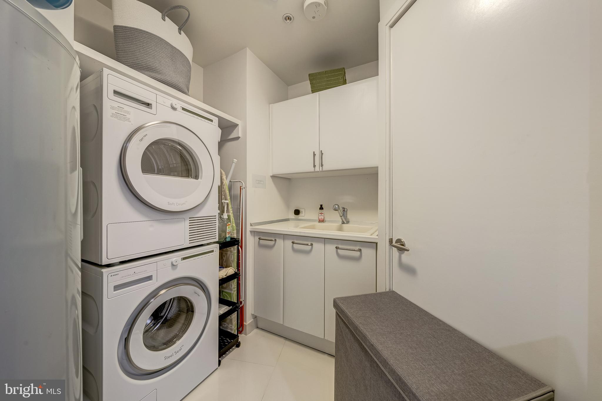 1881 N NASH STREET 1011