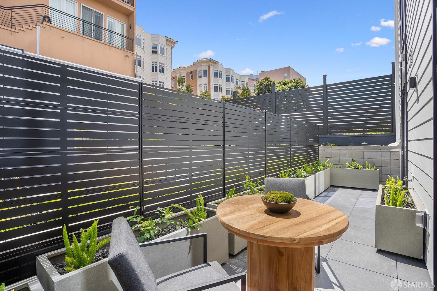 915 North Point Street # 206
