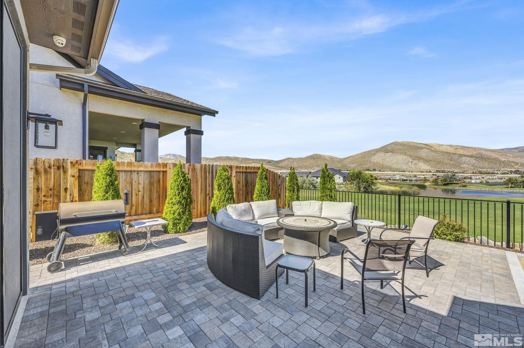 1612 White Hawk Lane