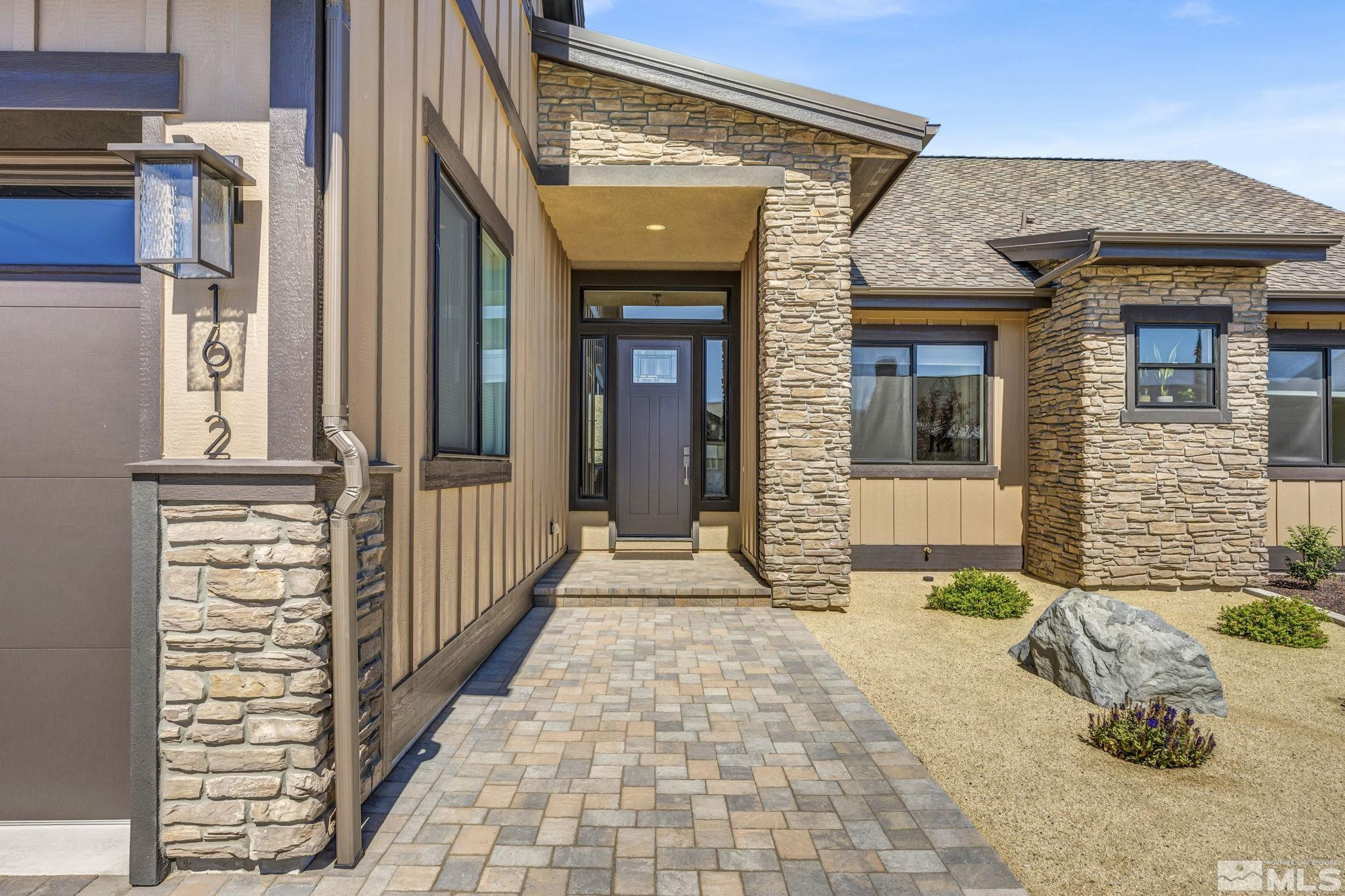 1612 White Hawk Lane